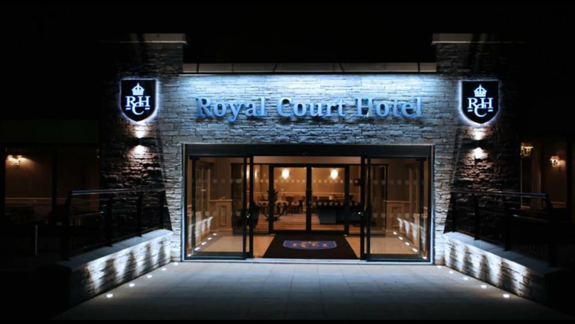Facade/entrance in Royal Court Hotel