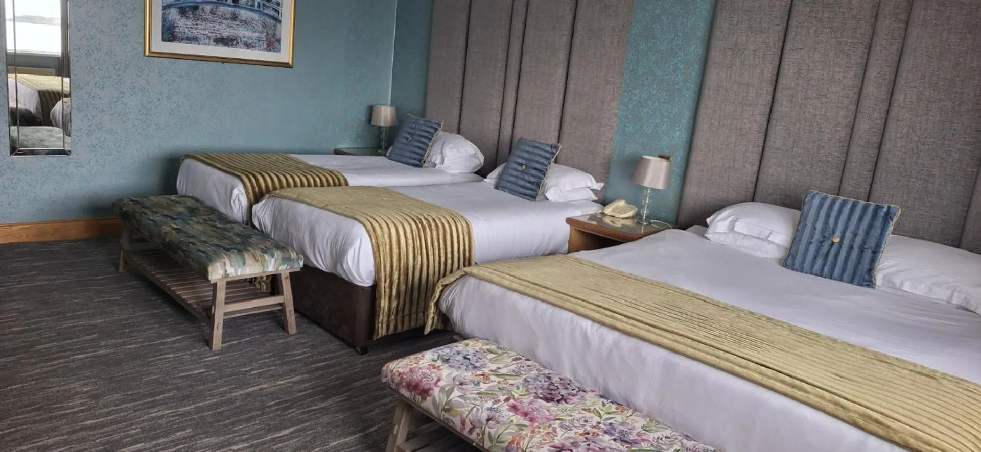 Bedroom, Bed in Royal Court Hotel