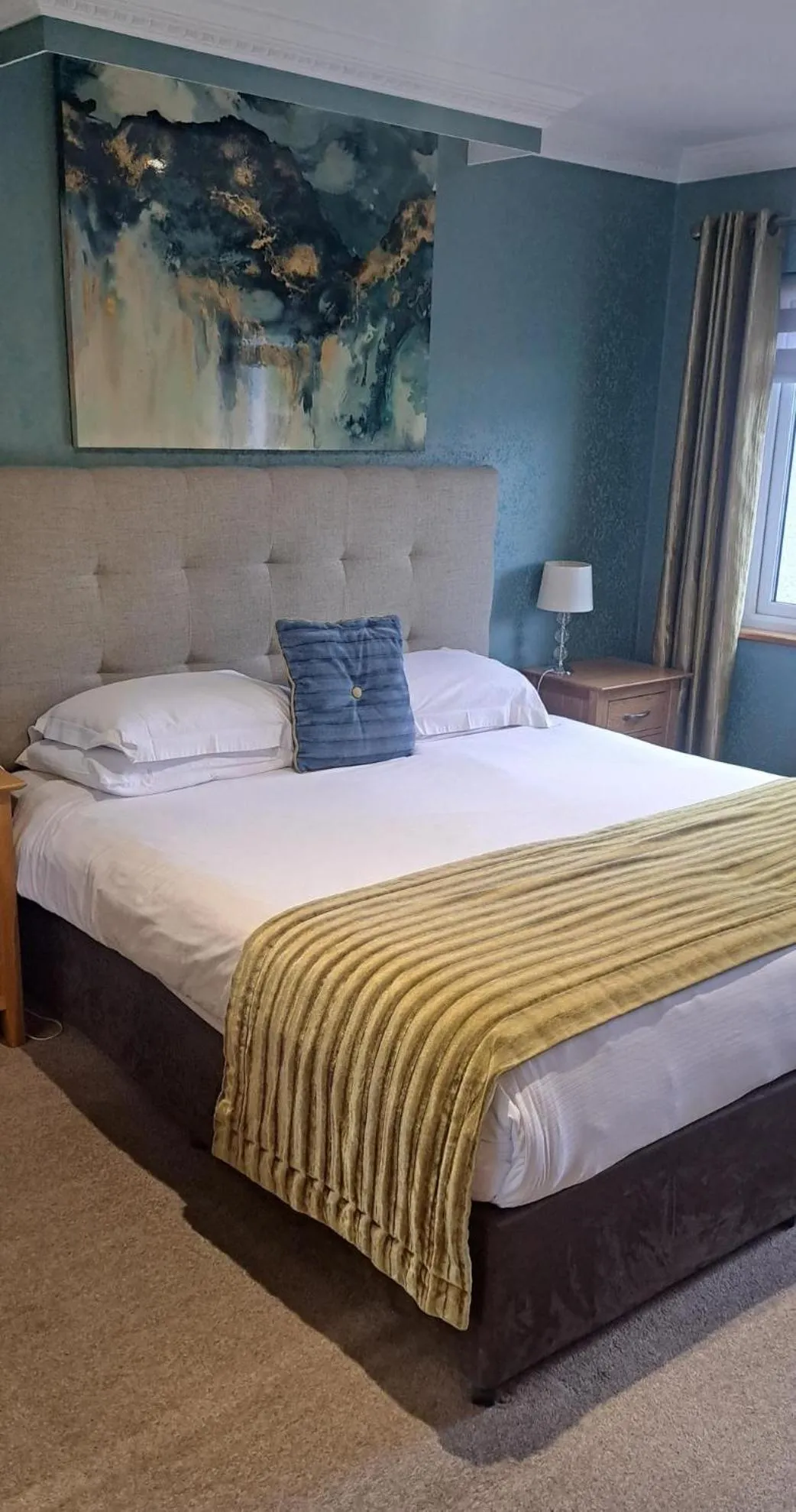 Bedroom, Bed in Royal Court Hotel