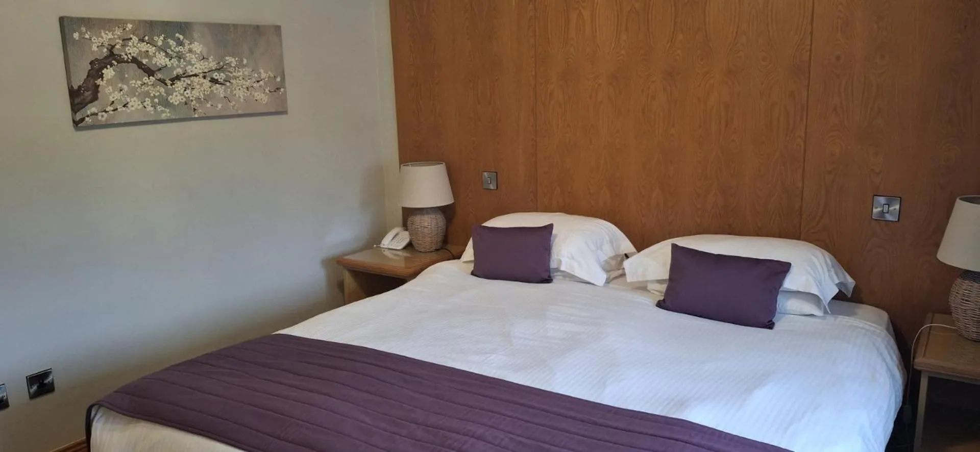 Bedroom, Bed in Royal Court Hotel