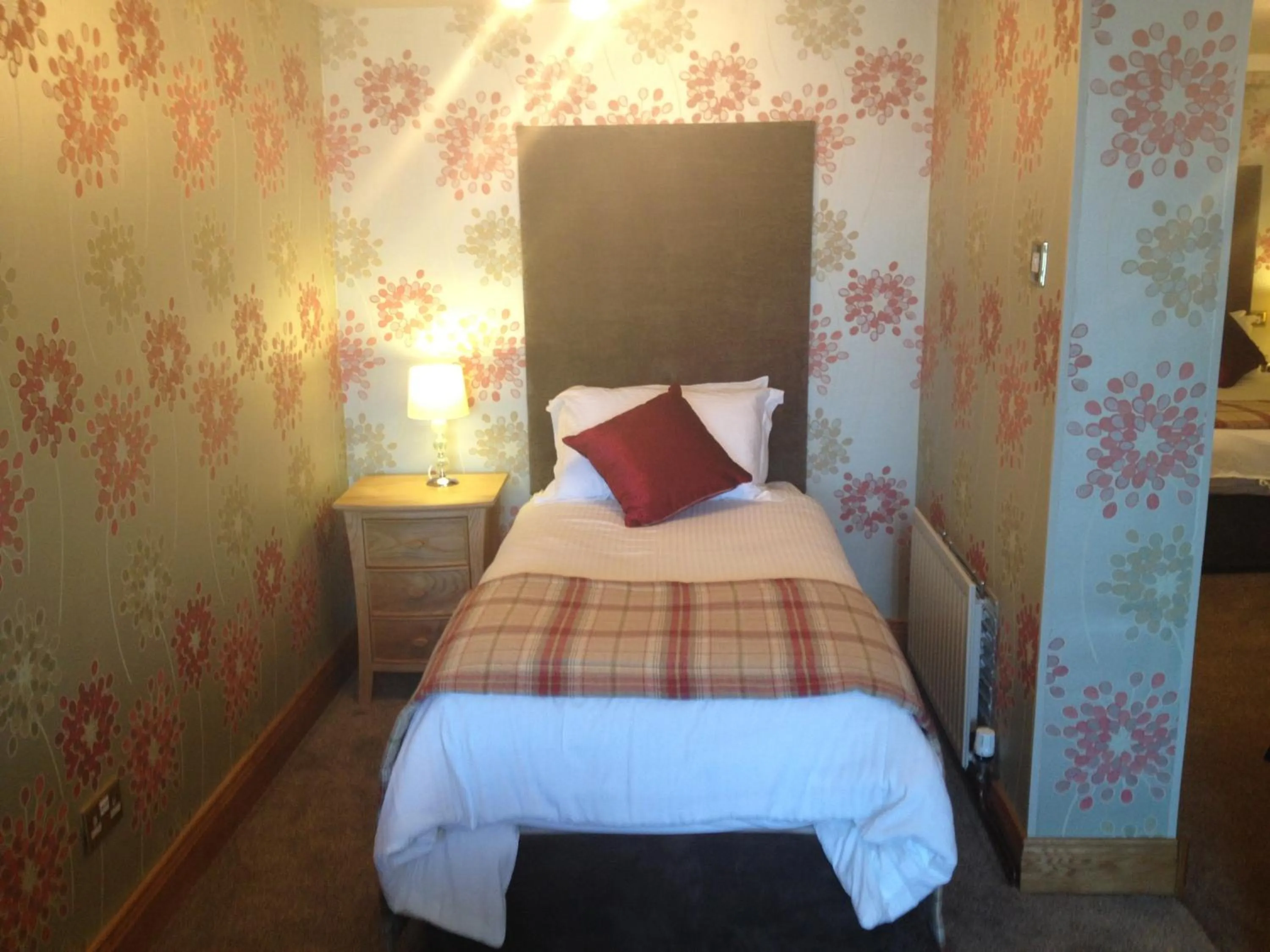 Bedroom, Bed in Royal Court Hotel