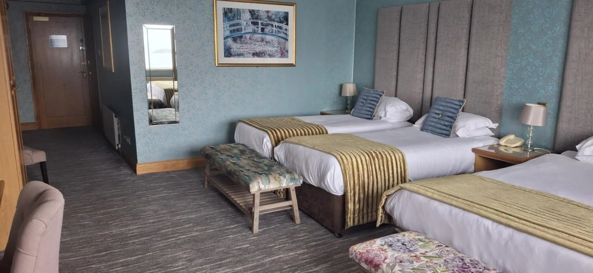 Bedroom, Bed in Royal Court Hotel