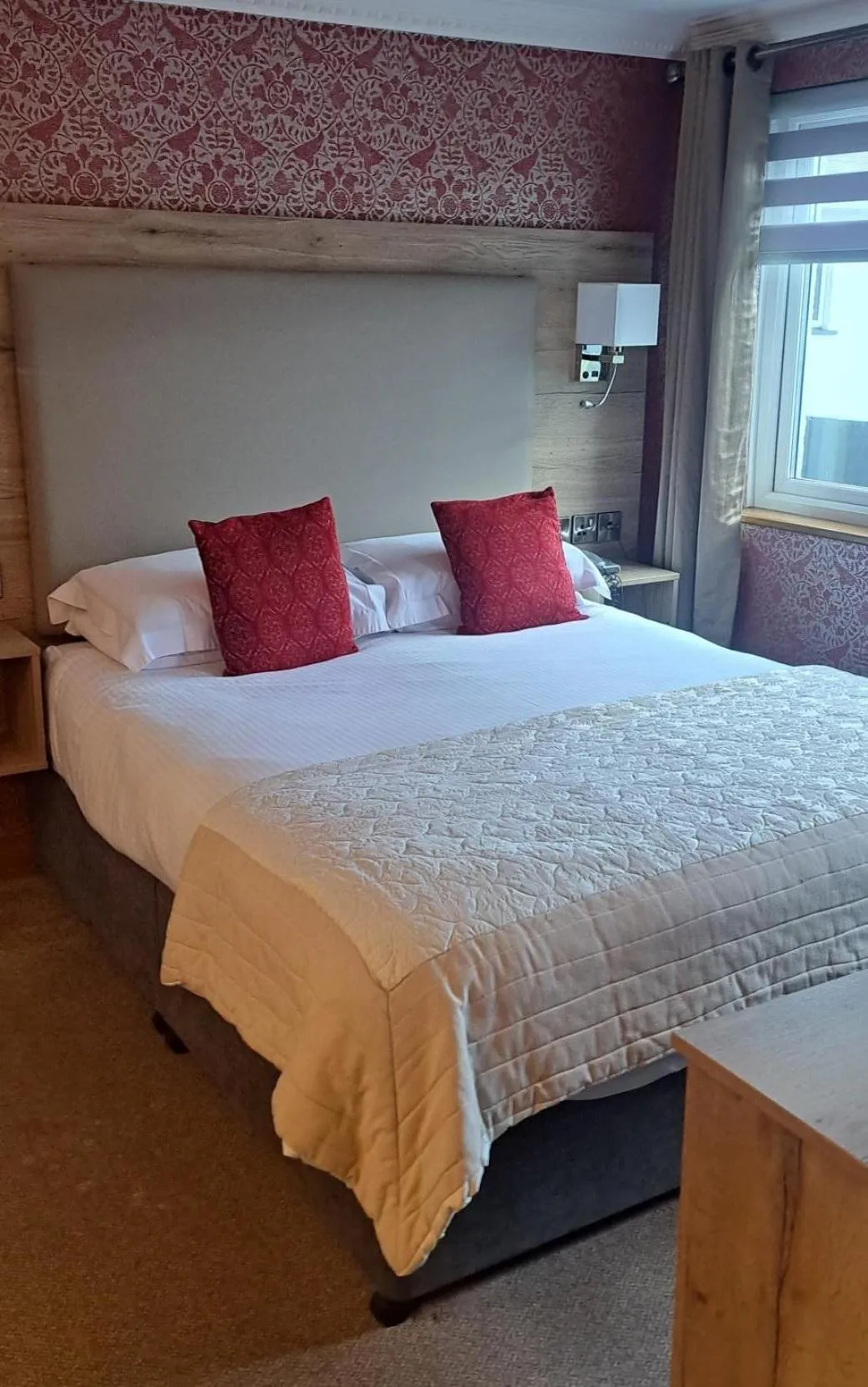 Bedroom, Bed in Royal Court Hotel