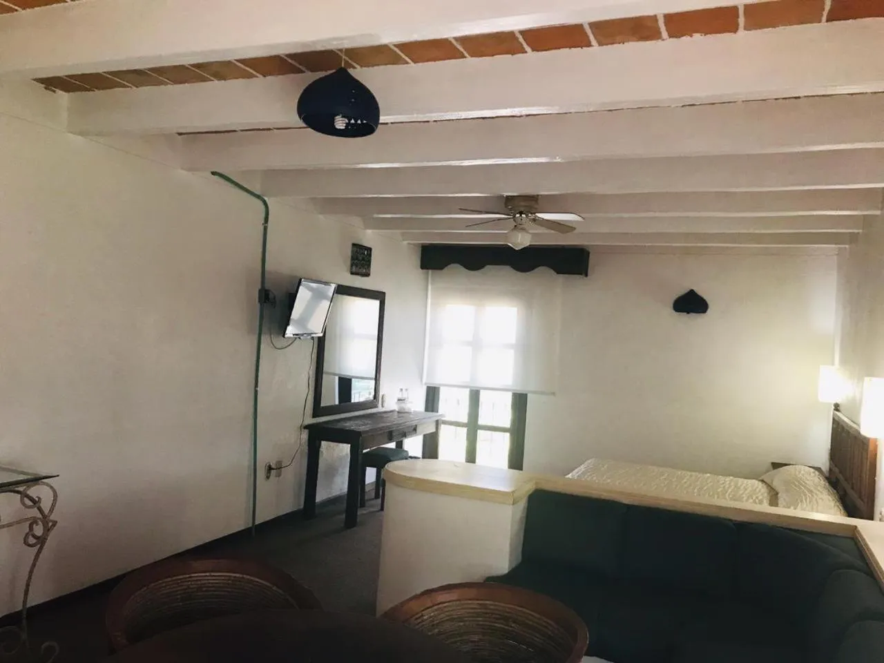 Photo of the whole room in Hotel La Mansión