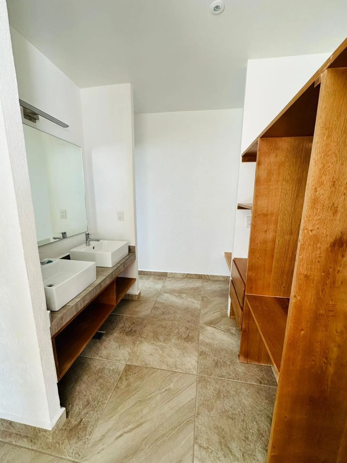 Bathroom, Bed in Hotel La Mansión