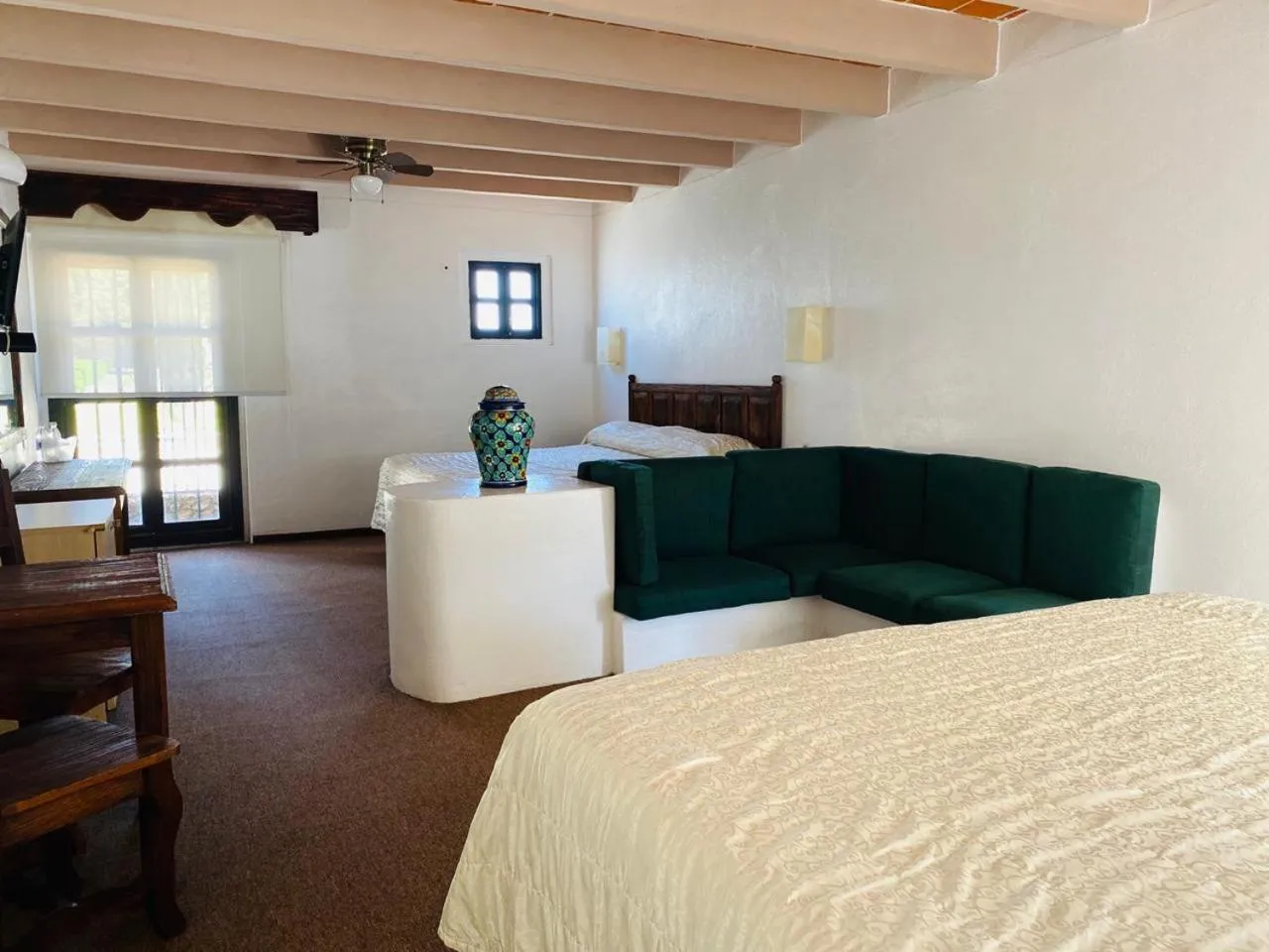 Living room, Bed in Hotel La Mansión