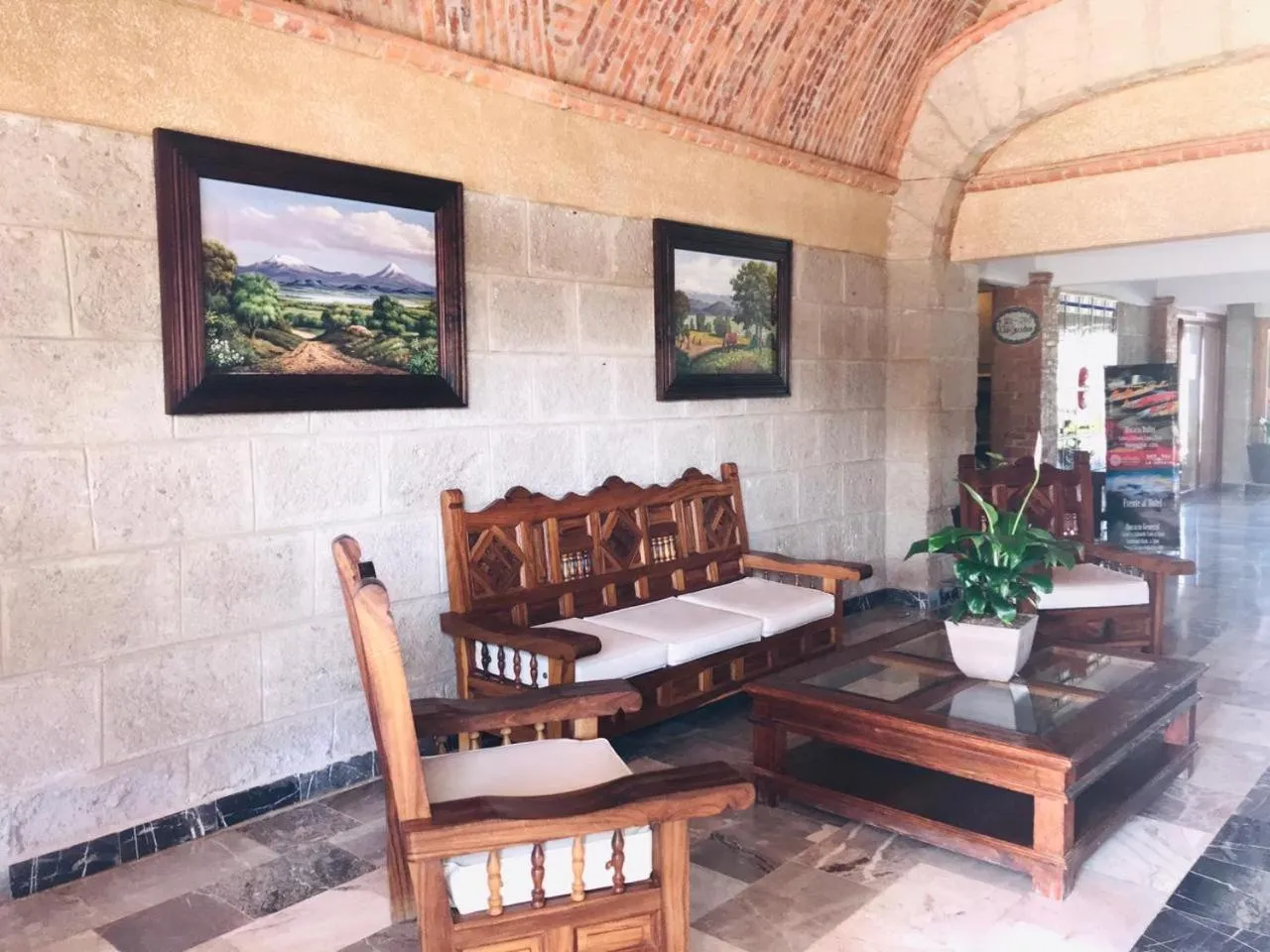 Facade/entrance in Hotel La Mansión