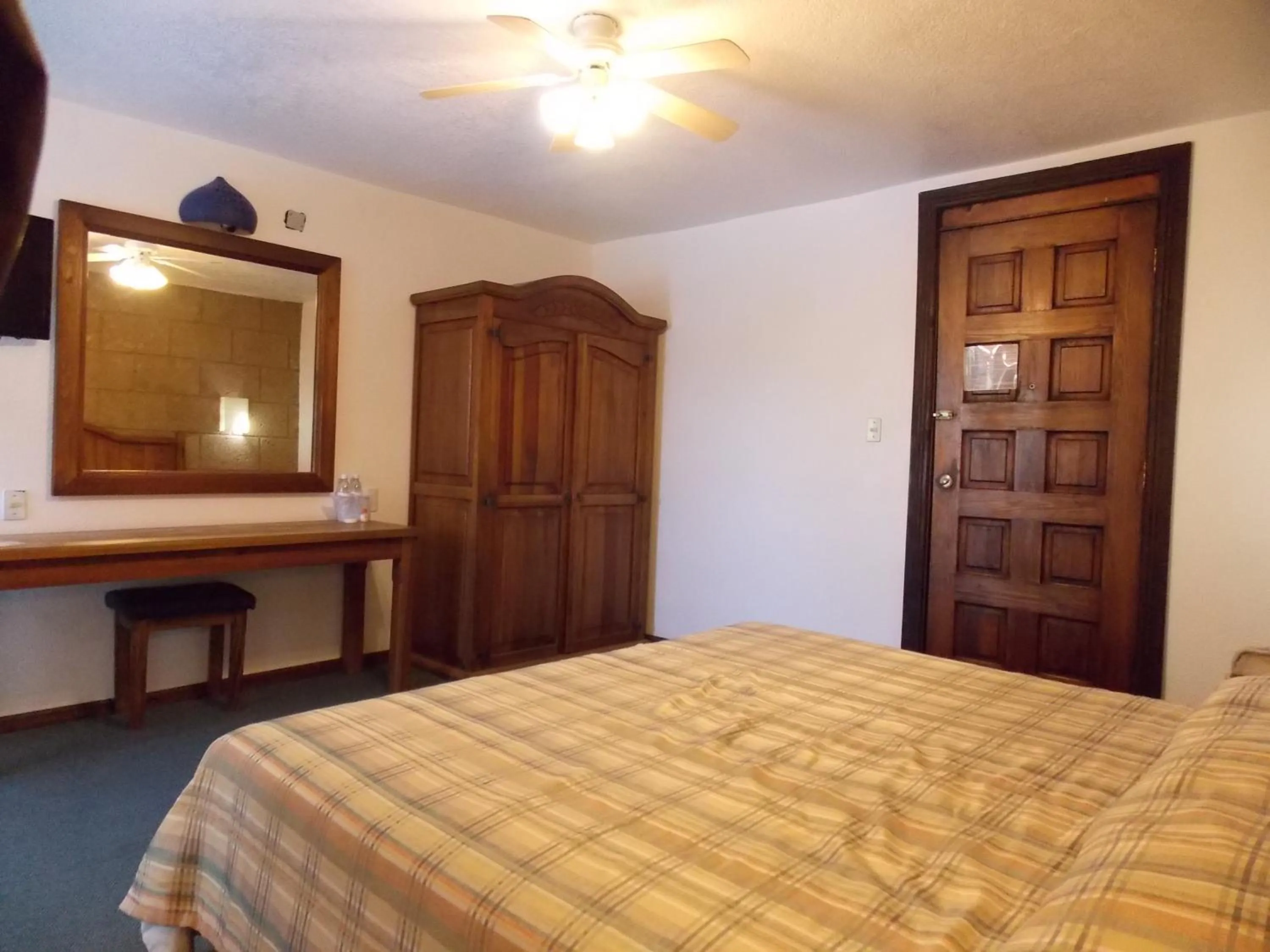 Photo of the whole room, Bed in Hotel La Mansión