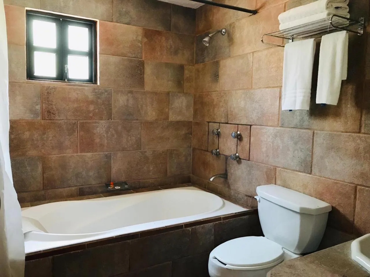 Bathroom in Hotel La Mansión