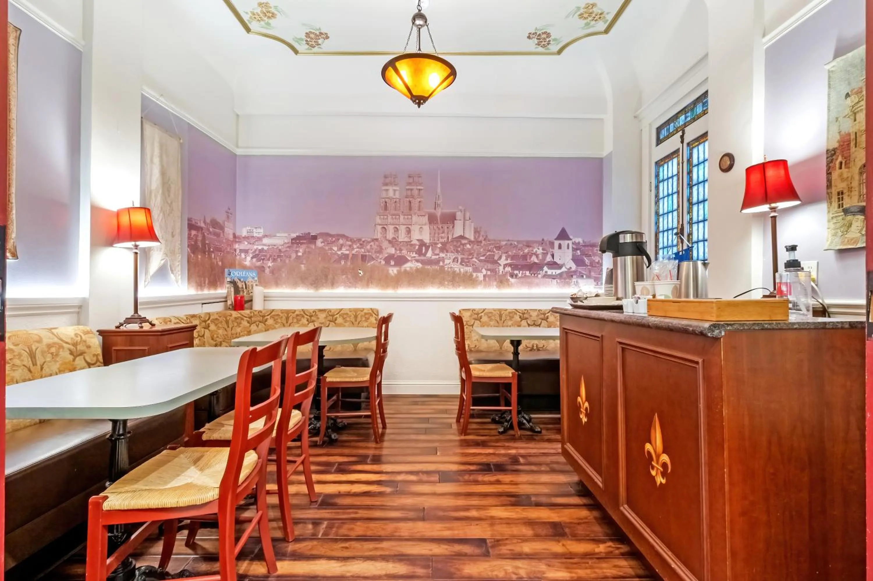 Coffee/tea facilities in Cornell Hotel de France