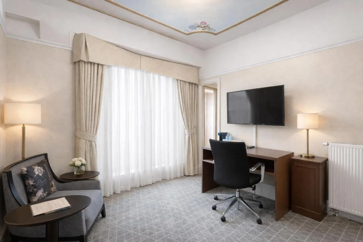 Living room in Cornell Hotel de France