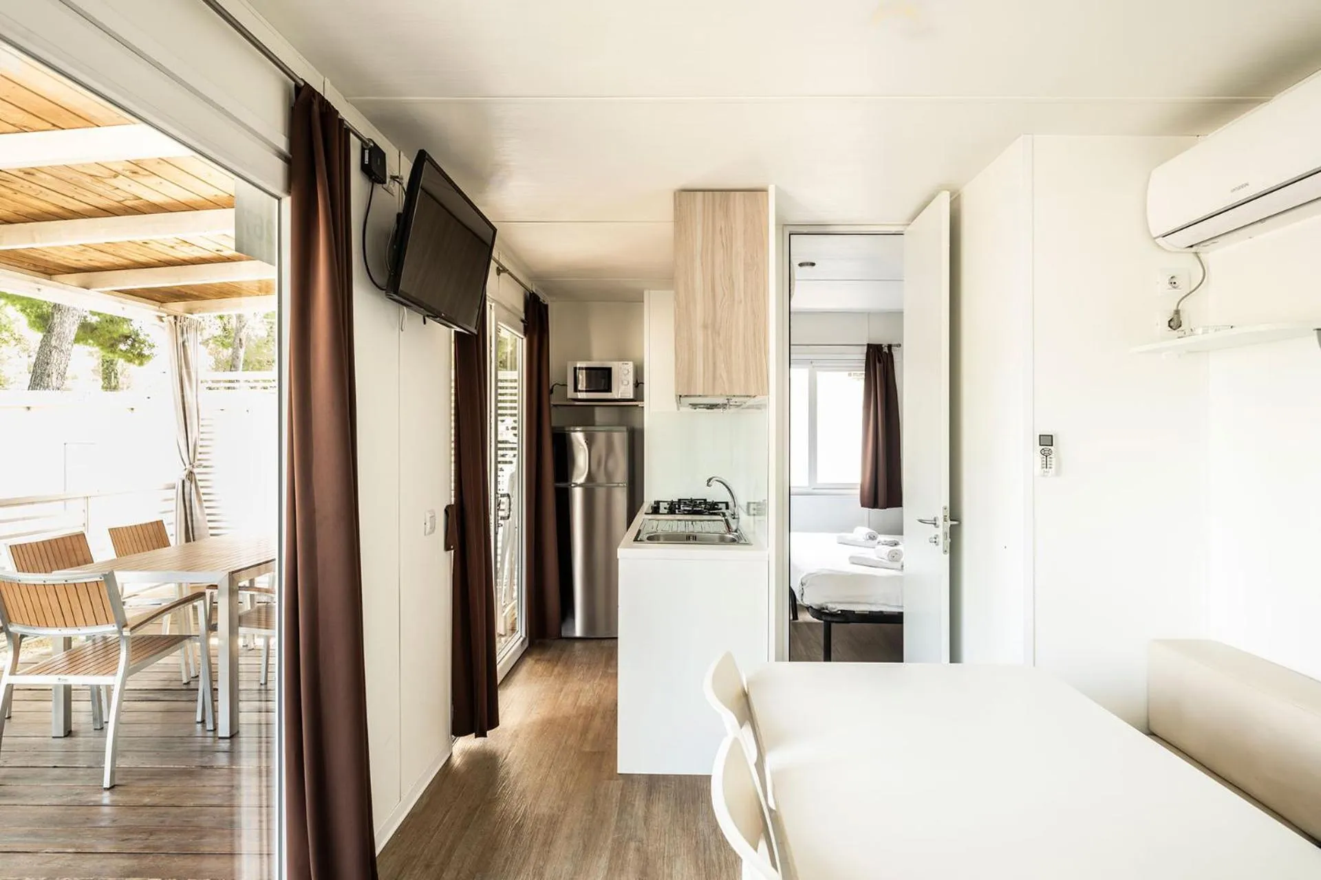 Kitchen or kitchenette, Bed in Zaton Holiday Resort Camping Homes