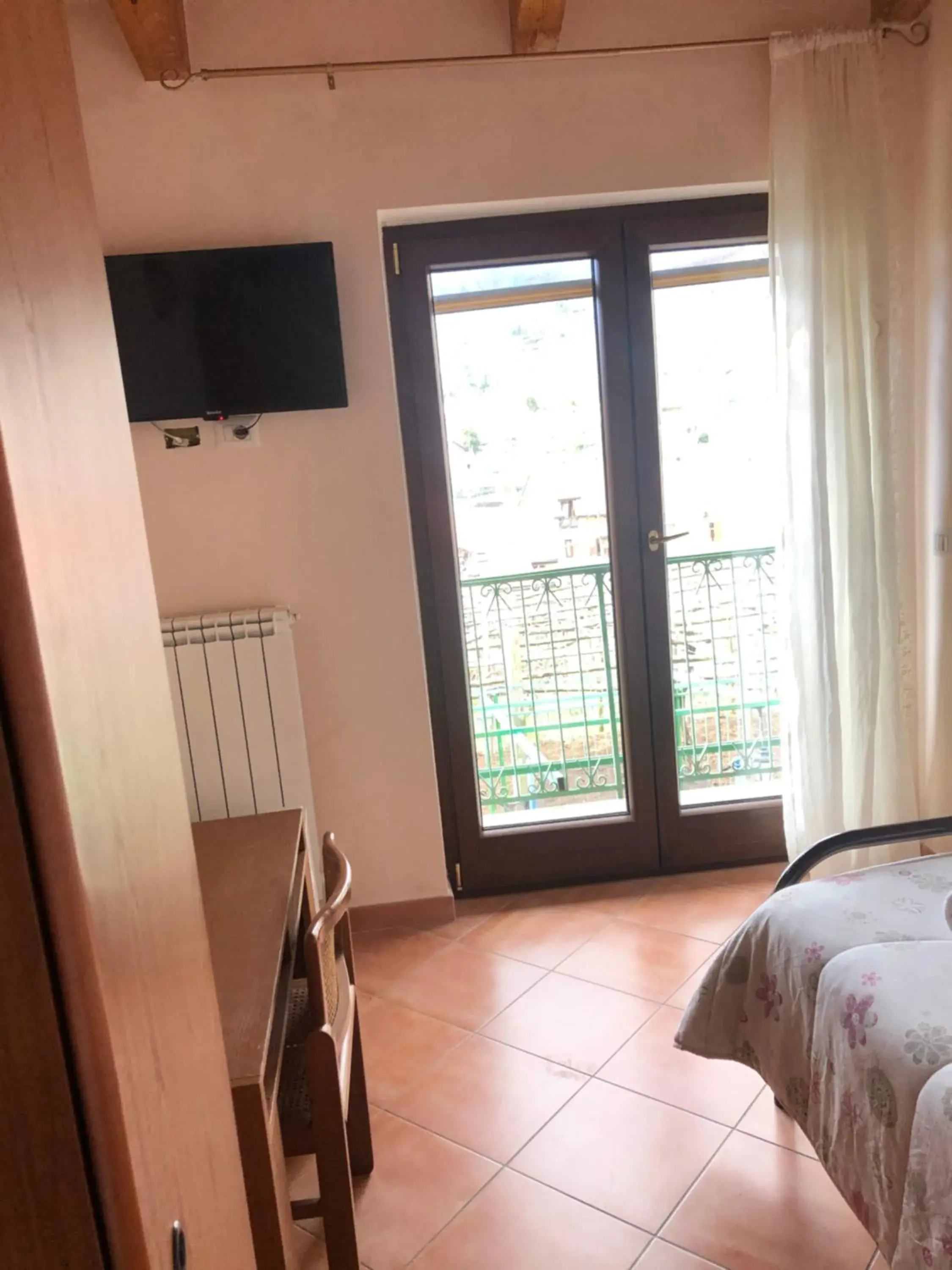 Standard Single Room with Shared Bathroom - single occupancy in Bed & Breakfast Il Sentiero Standard Single Room with Shared Bathroom - single occupancy in Bed & Breakfast Il Sentiero