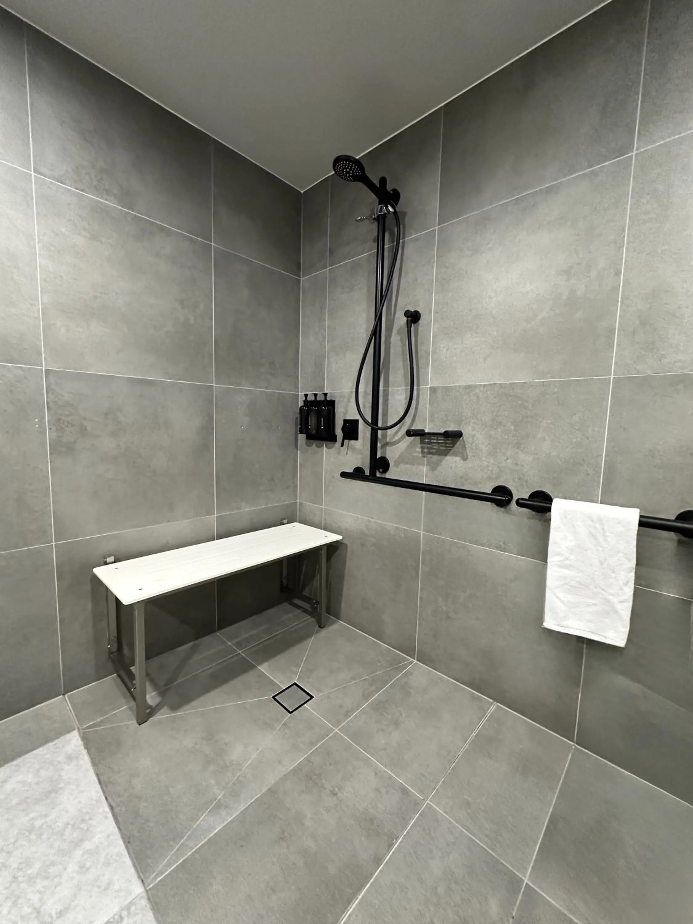 Bathroom in Deco Hotel Canberra