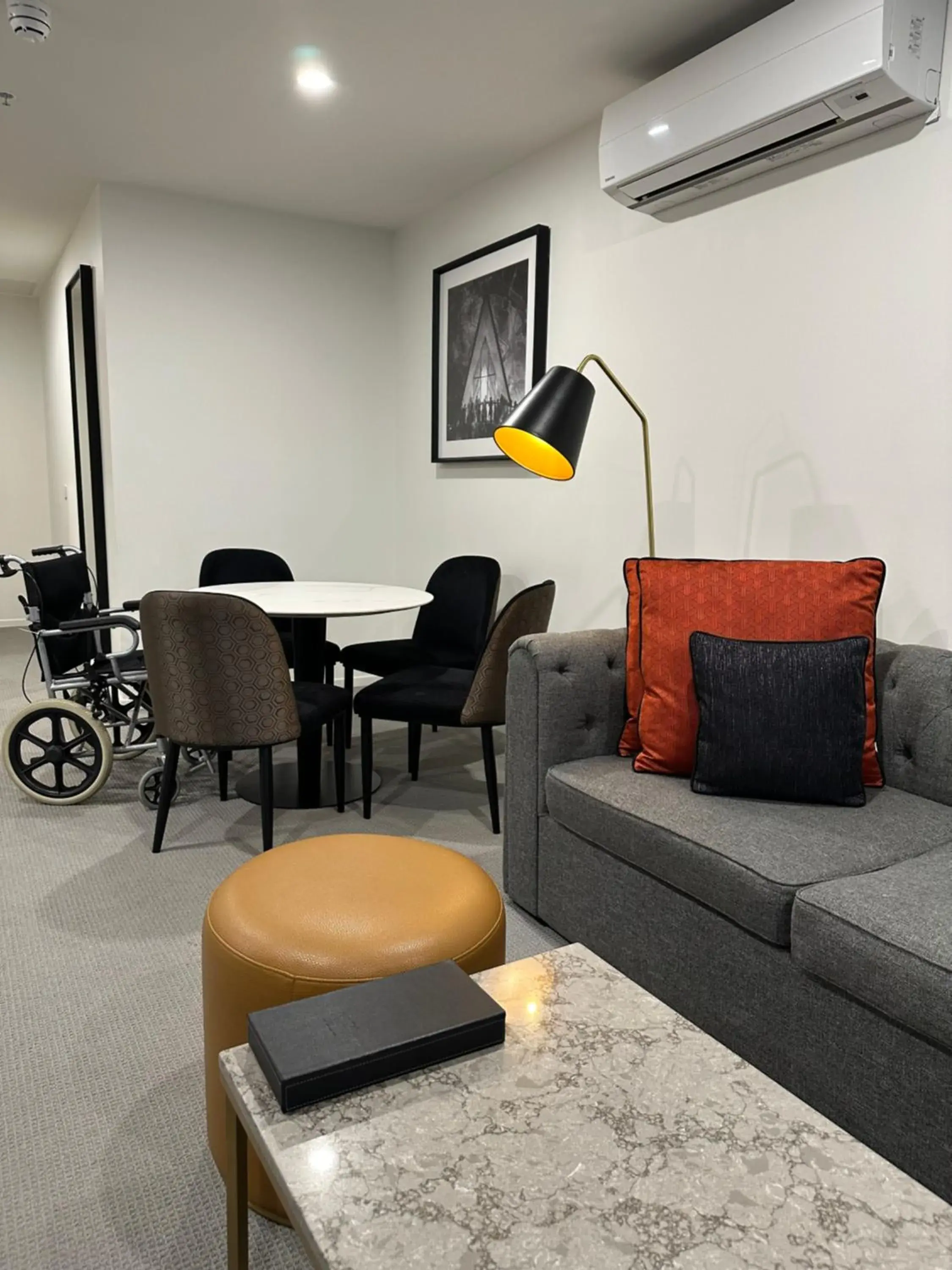 Living room in Deco Hotel Canberra Living room in Deco Hotel Canberra