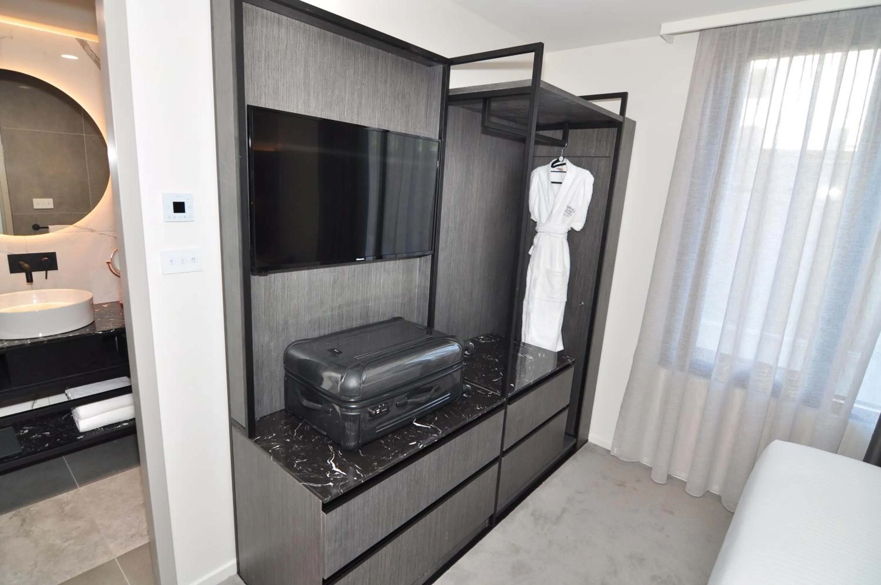 Bedroom in Deco Hotel Canberra