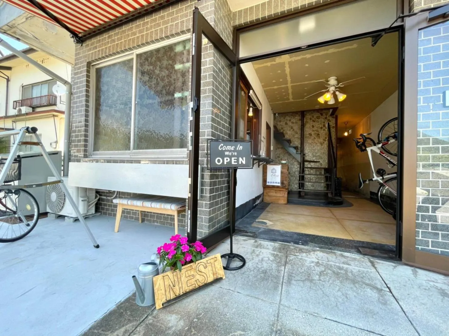 Facade/entrance in 島宿Nest