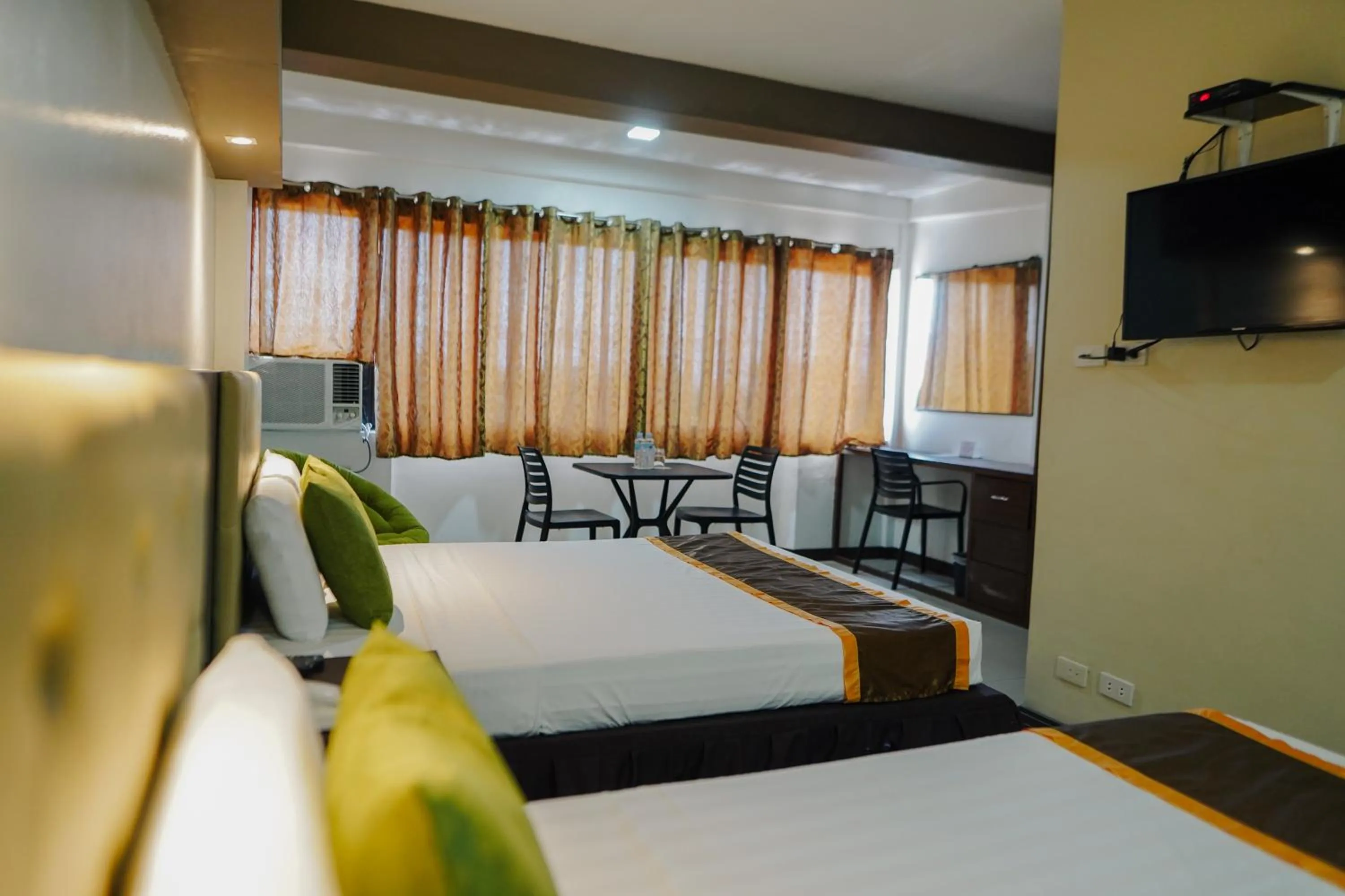 Photo of the whole room, Bed in North Tourist Inn