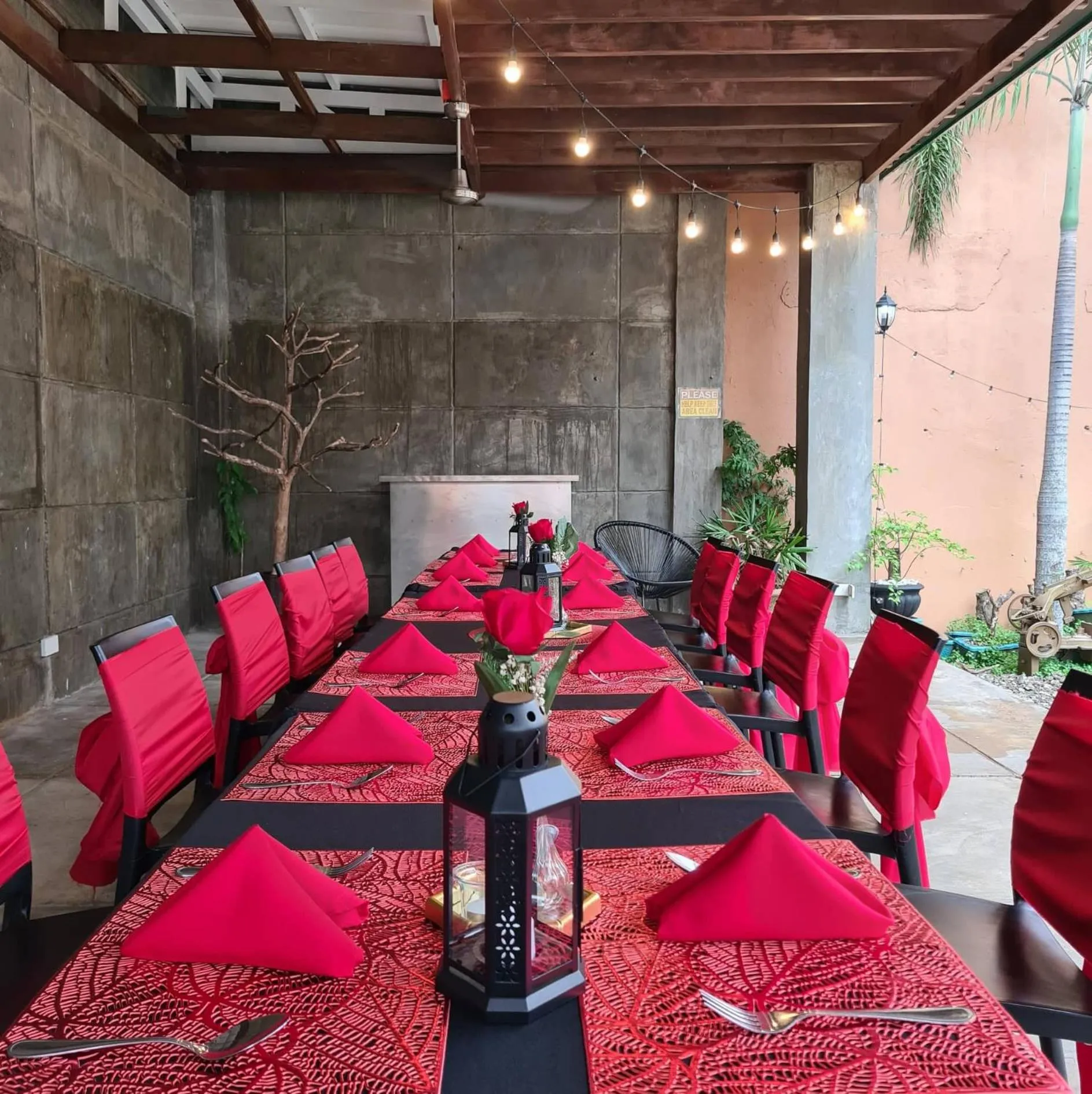 Restaurant/places to eat in North Tourist Inn