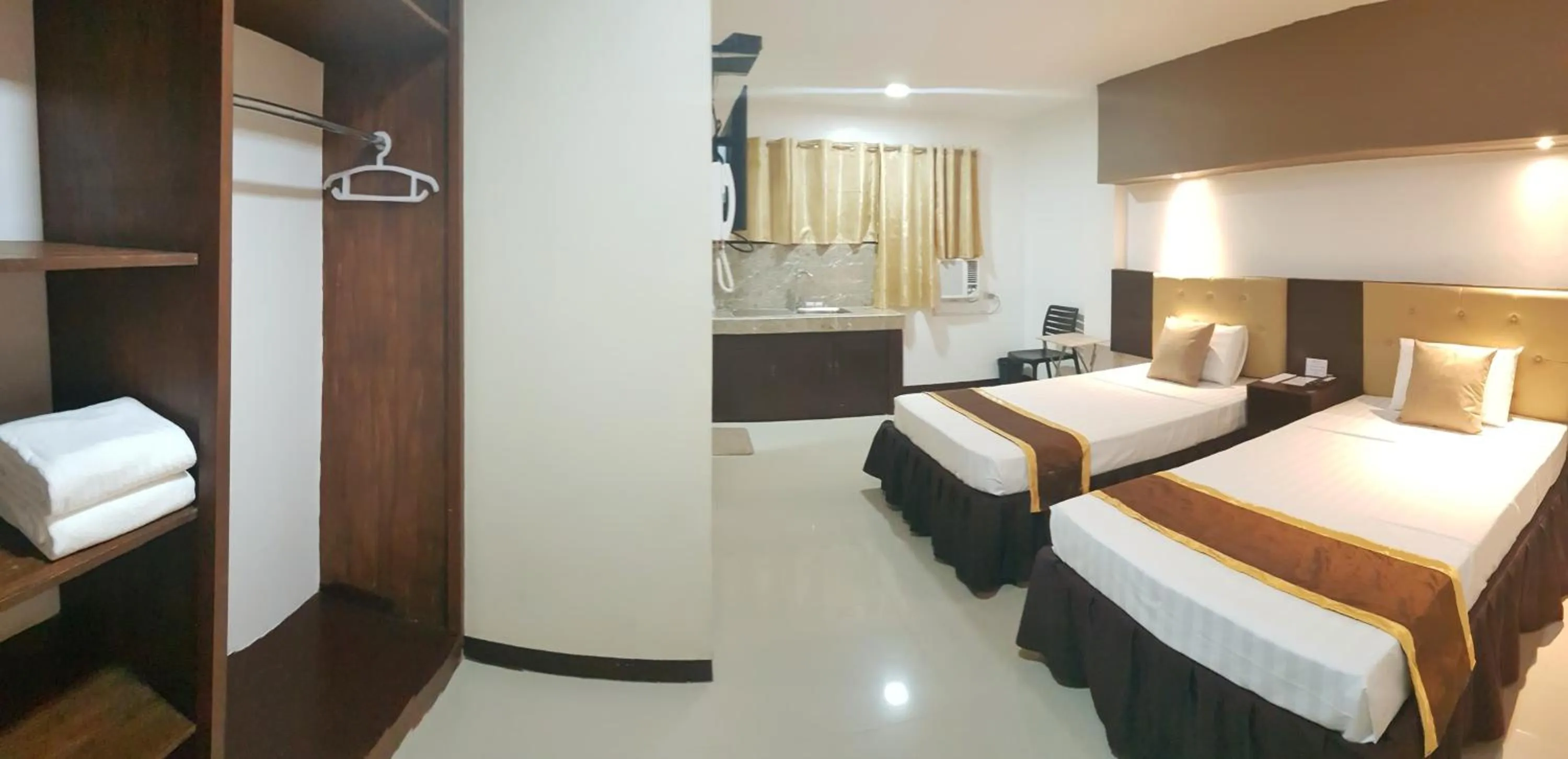 Photo of the whole room, Bed in North Tourist Inn