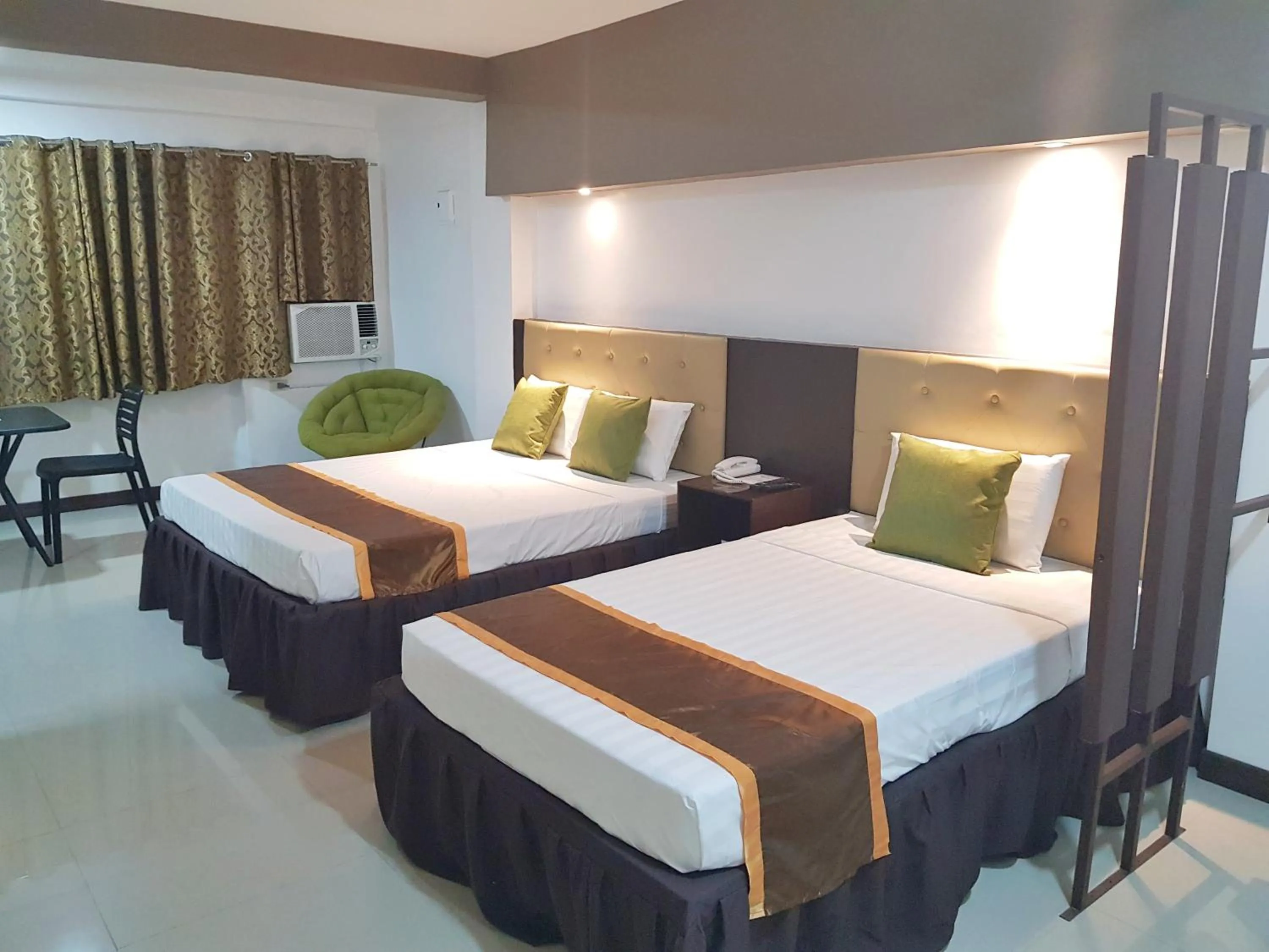 Bed in North Tourist Inn