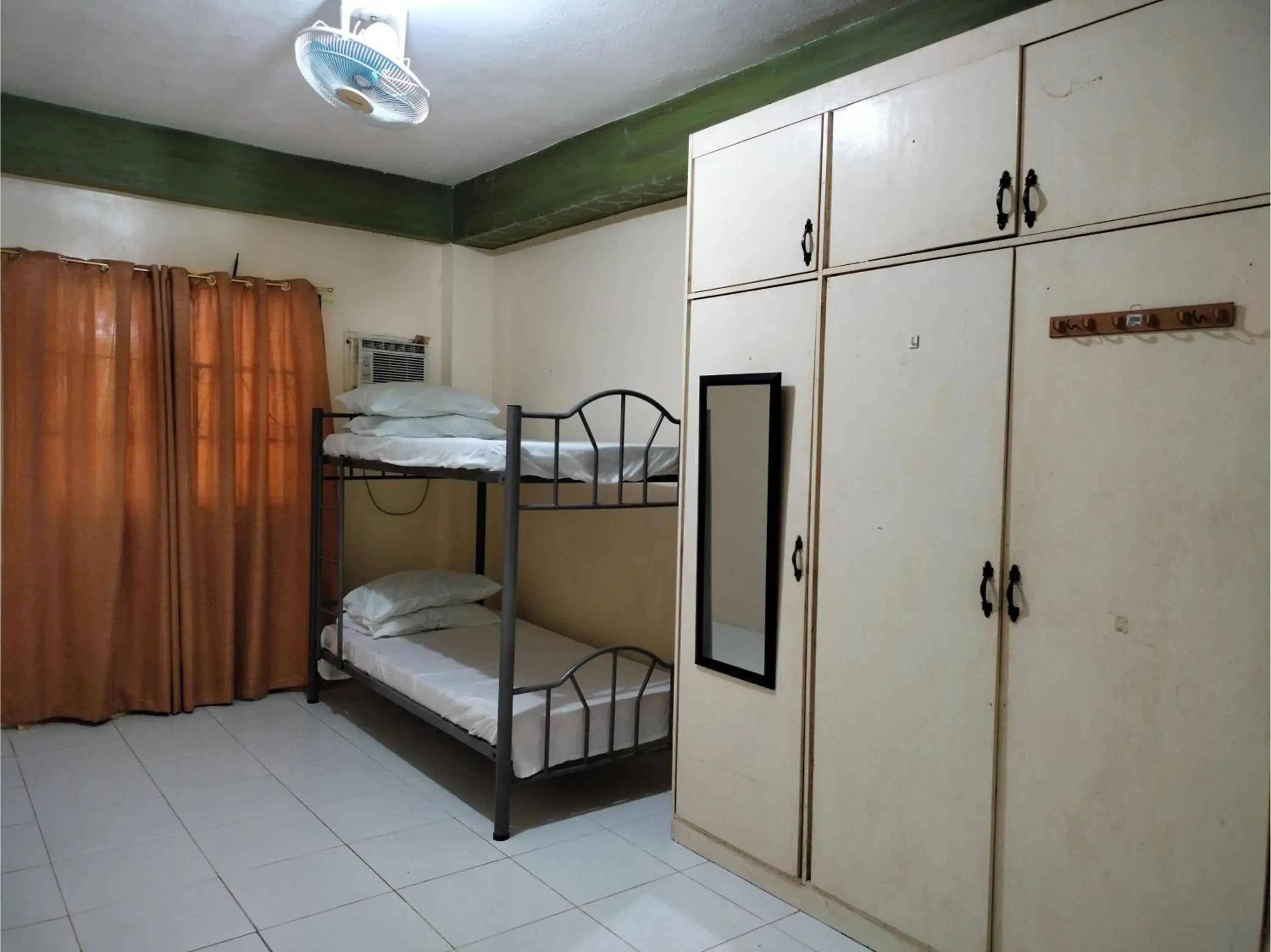 Mixed Dormitory Room in OYO 800 Ddd Habitat Dormtel Bacolod Mixed Dormitory Room in OYO 800 Ddd Habitat Dormtel Bacolod