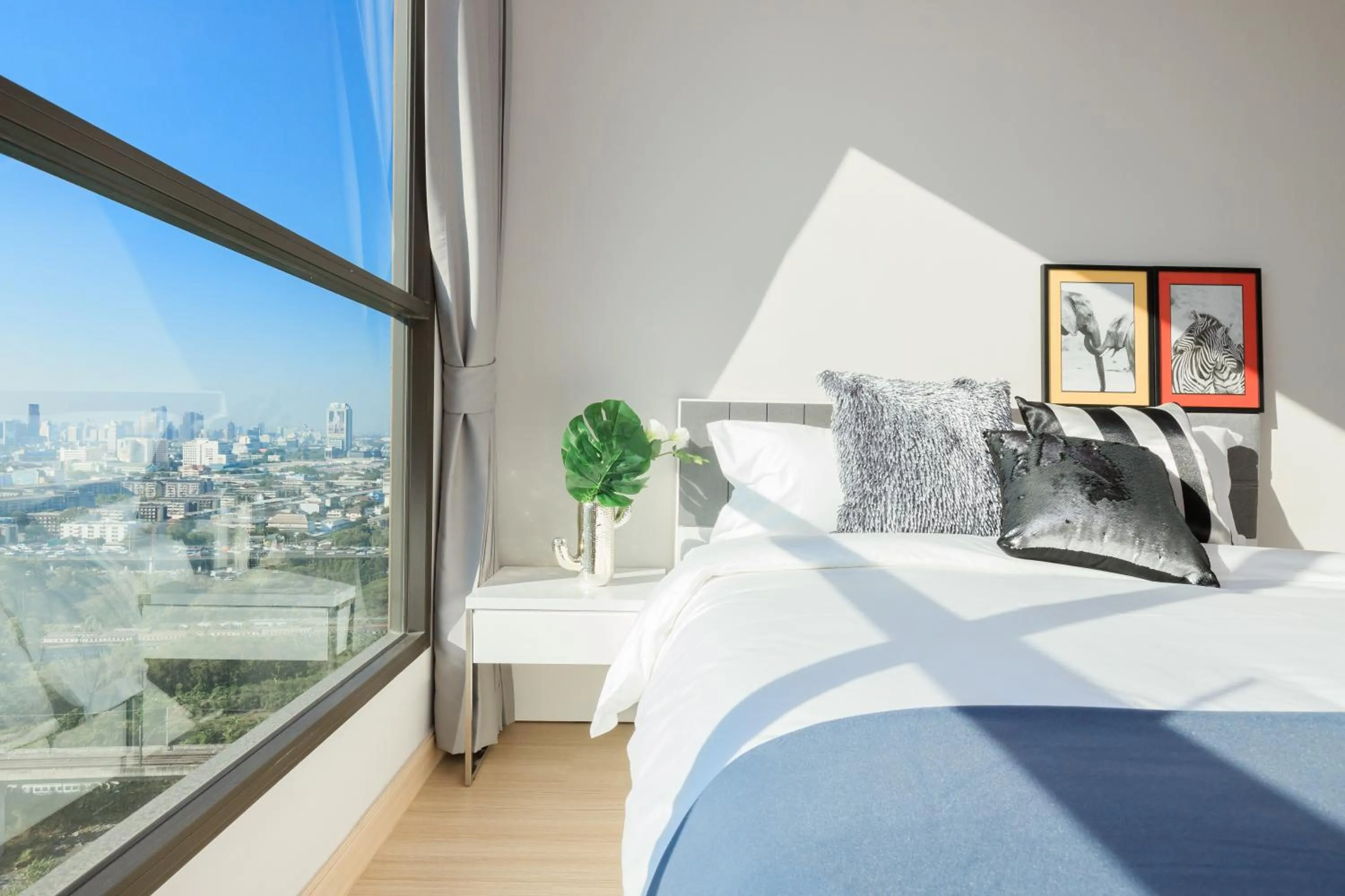 Bed in Lumpini Suite Phetchaburi-Makkasan