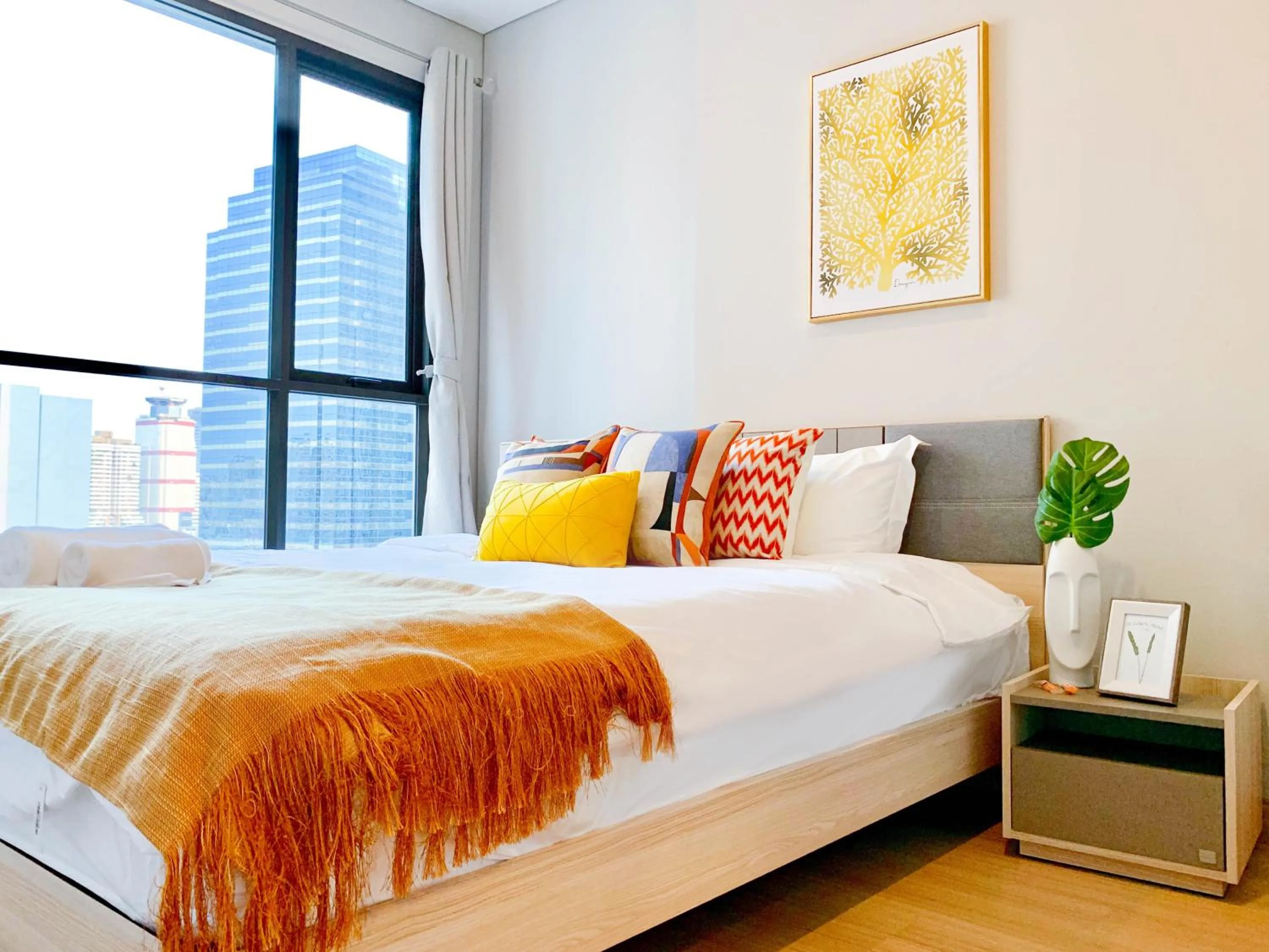 Bed in Lumpini Suite Phetchaburi-Makkasan