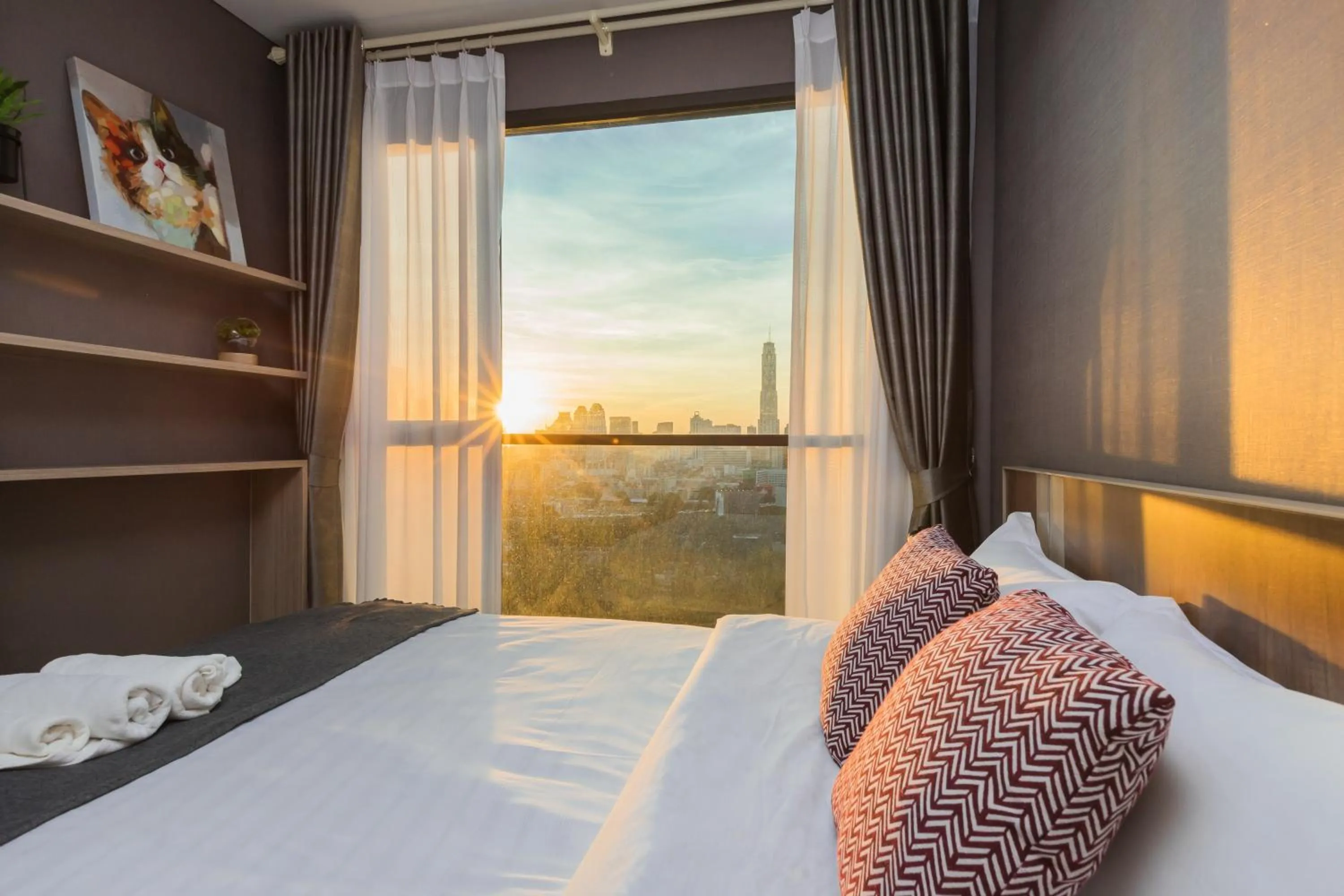 Bed in Lumpini Suite Phetchaburi-Makkasan