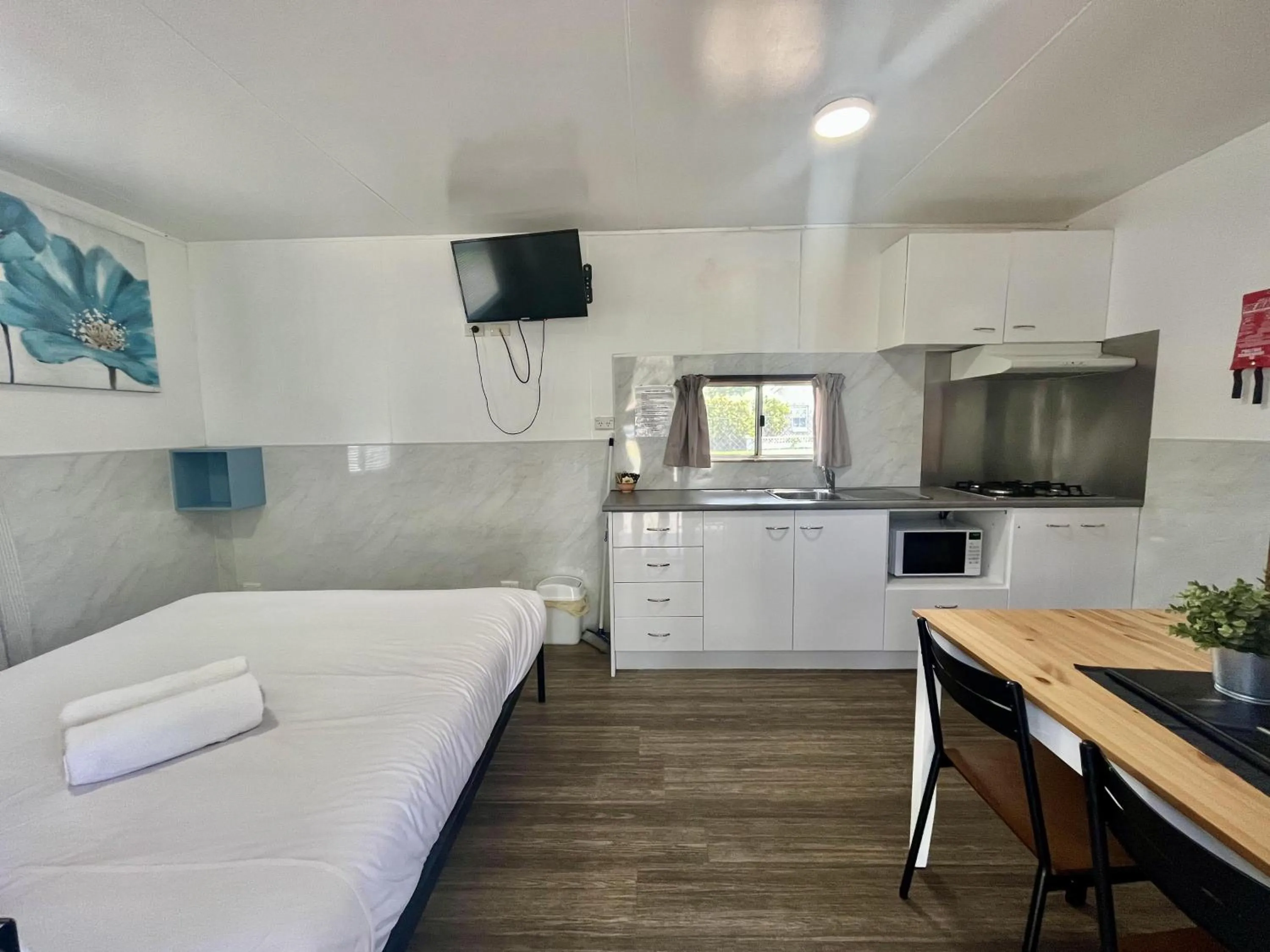 Bedroom, Bed in Young Caravan and Tourist Park