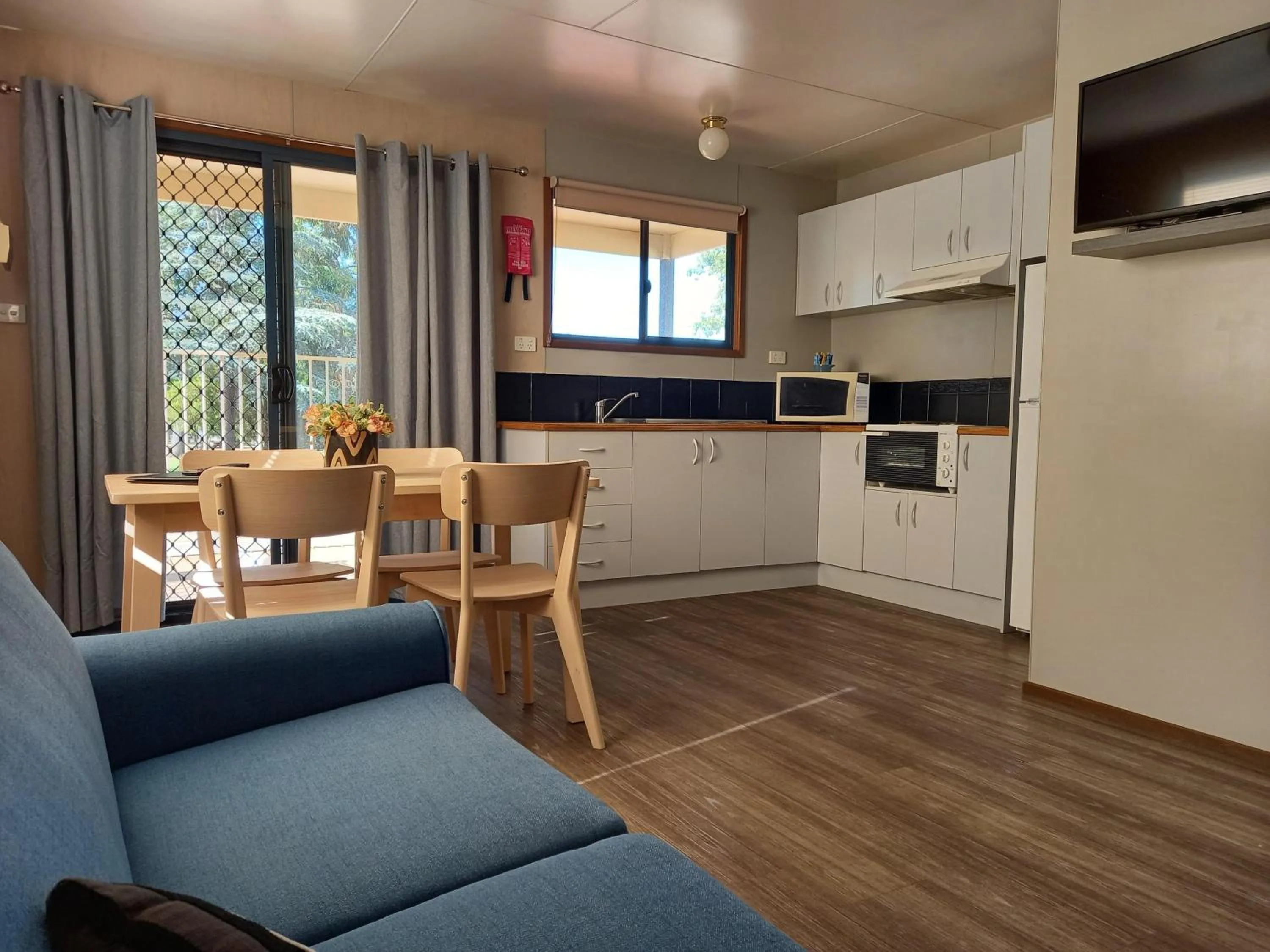 Kitchen or kitchenette in Young Caravan and Tourist Park