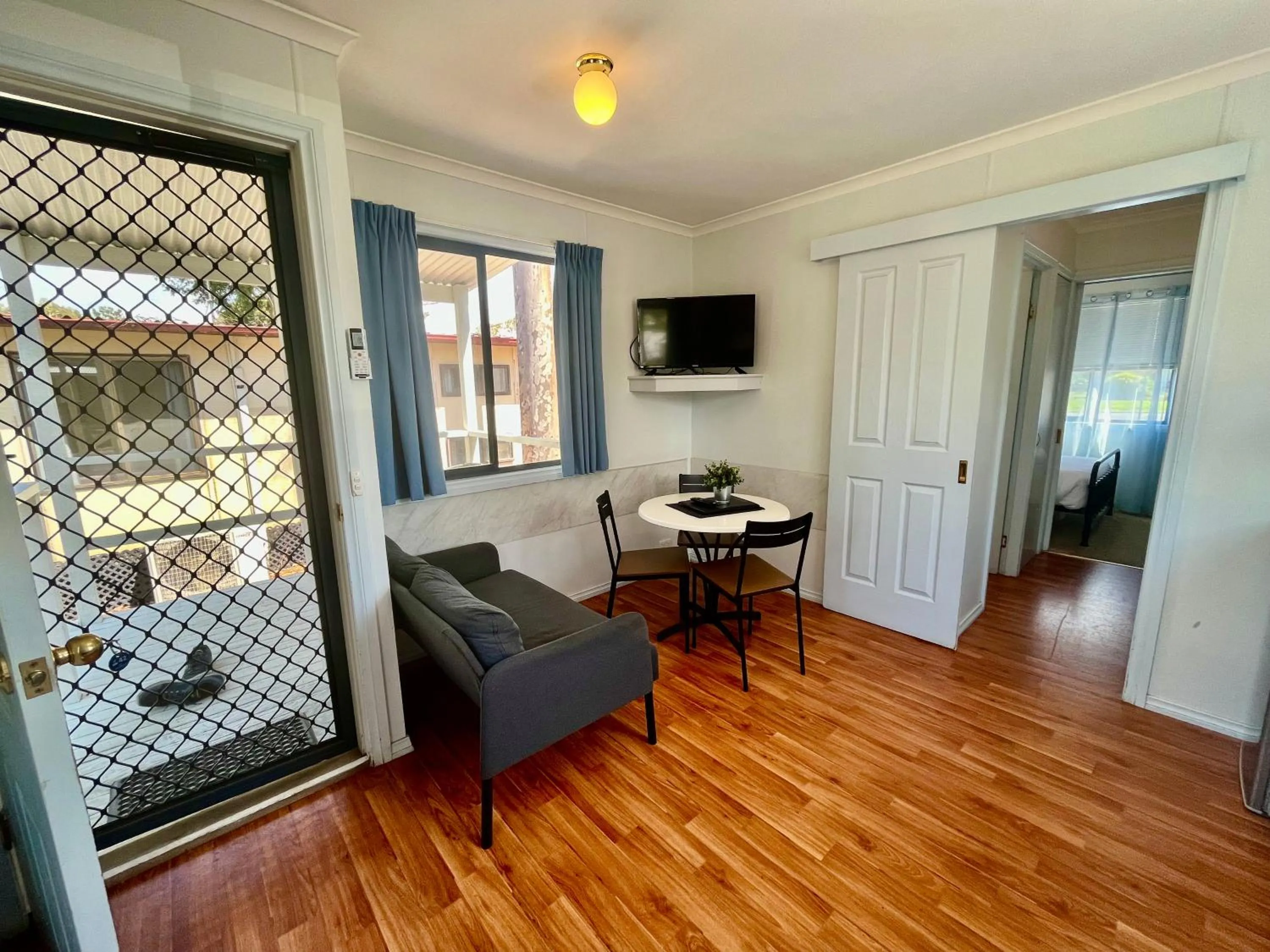 Living room in Young Caravan and Tourist Park