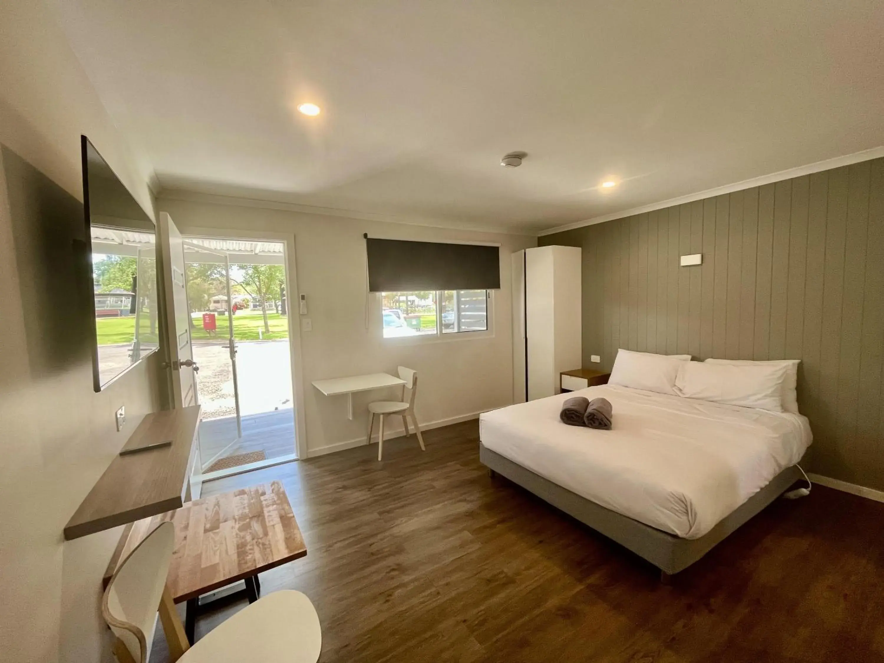 Deluxe Double Room in Young Caravan and Tourist Park Deluxe Double Room in Young Caravan and Tourist Park