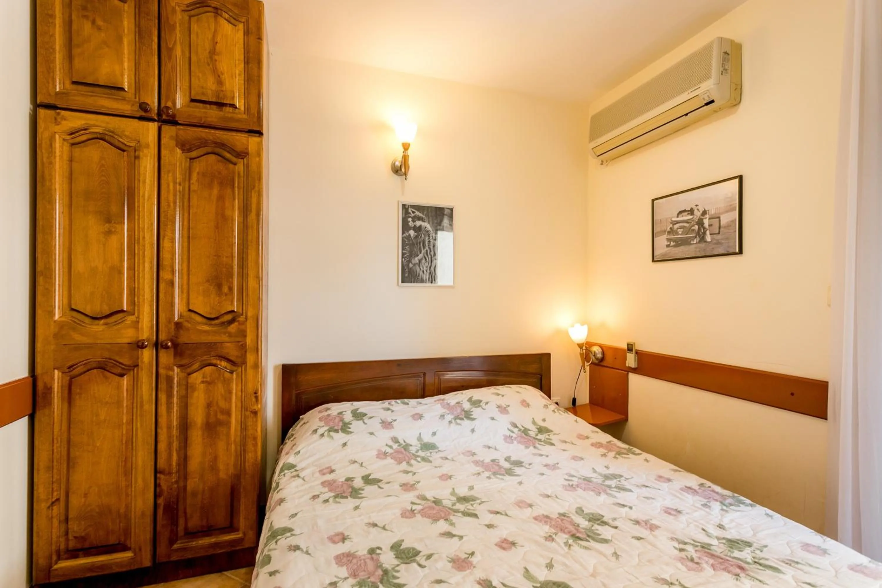 Bed in Apartments Maslina