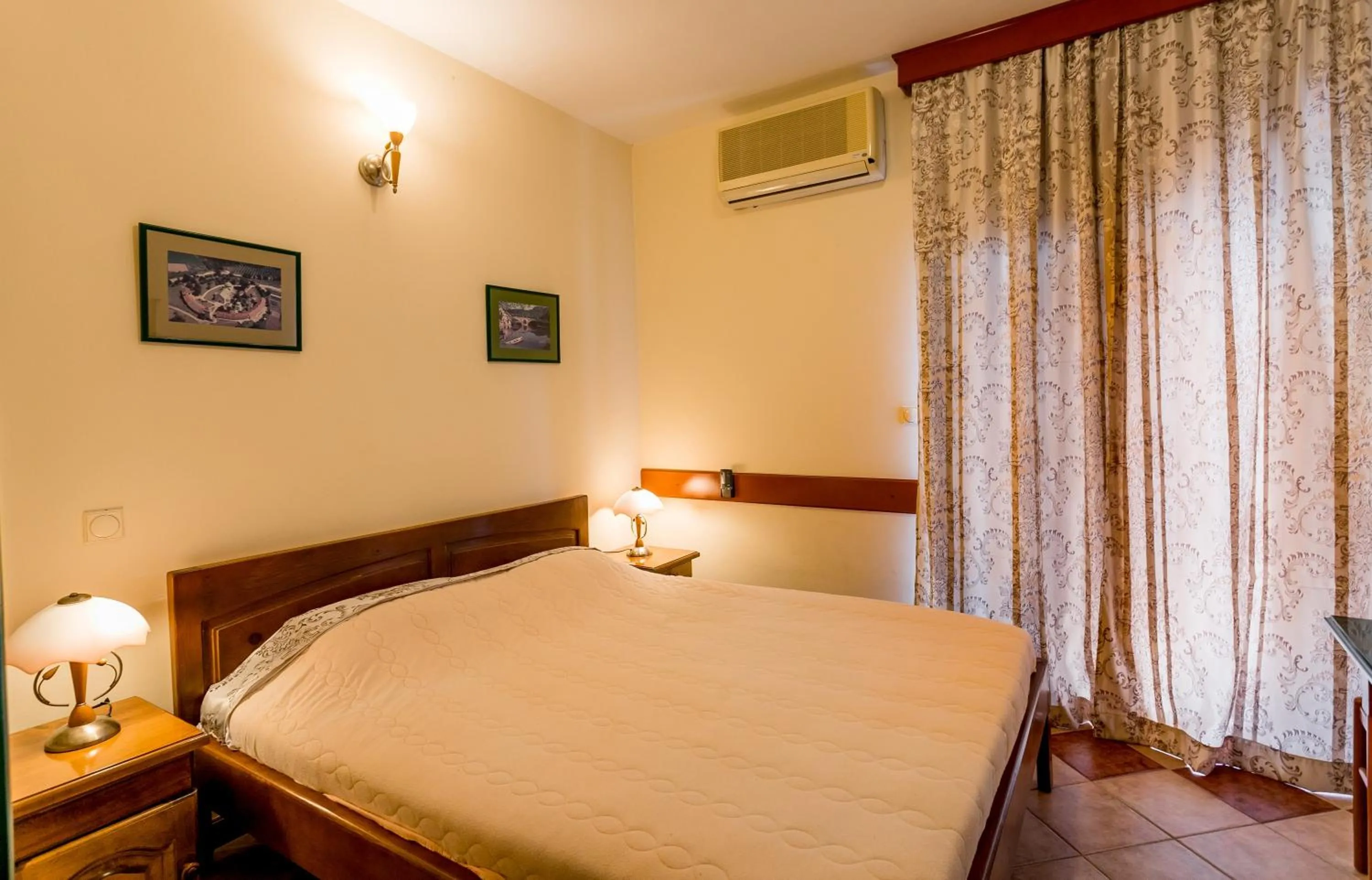 Bed in Apartments Maslina