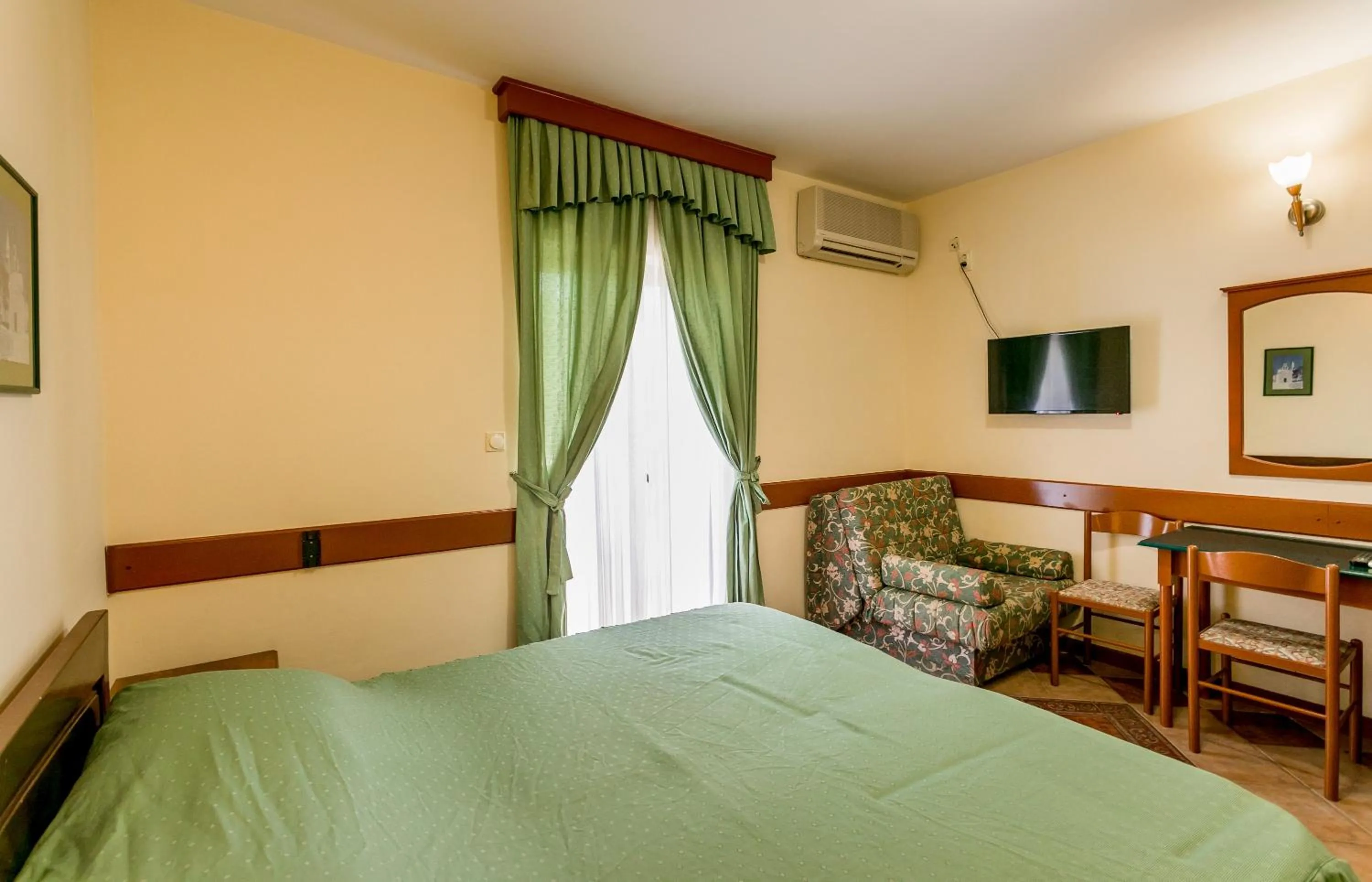 Bed in Apartments Maslina