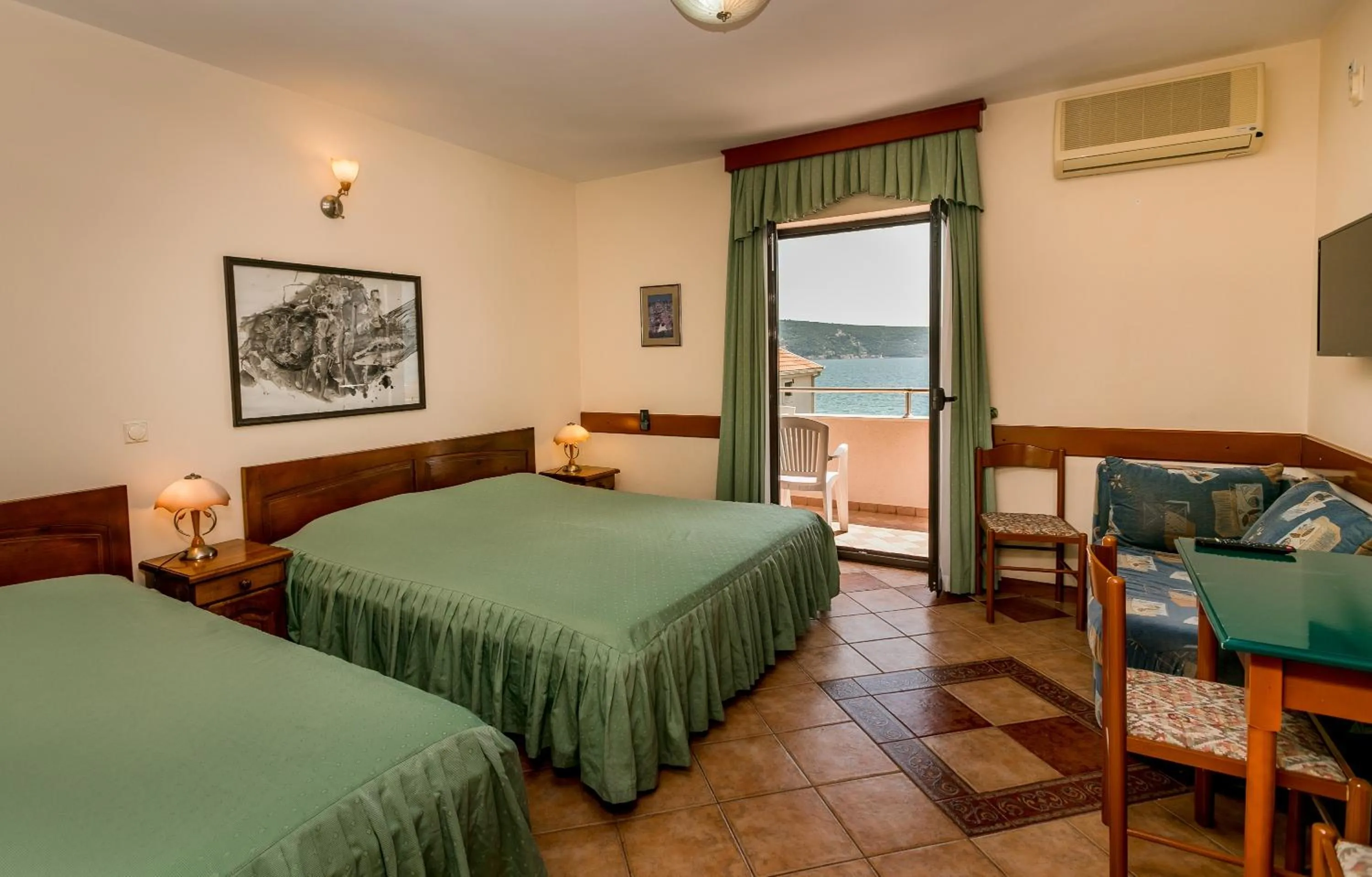 Bed in Apartments Maslina