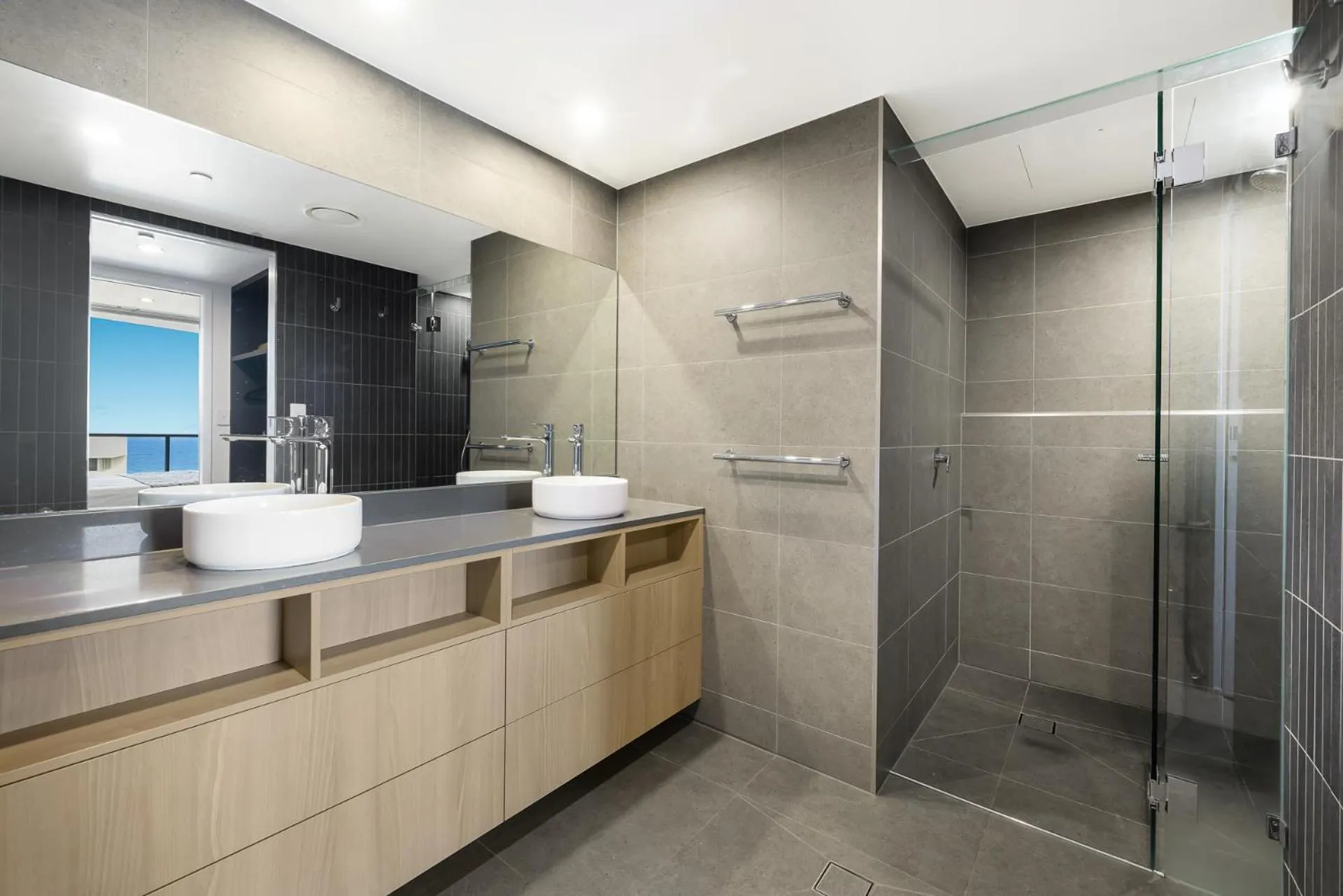 Artique Surfers Paradise - Official