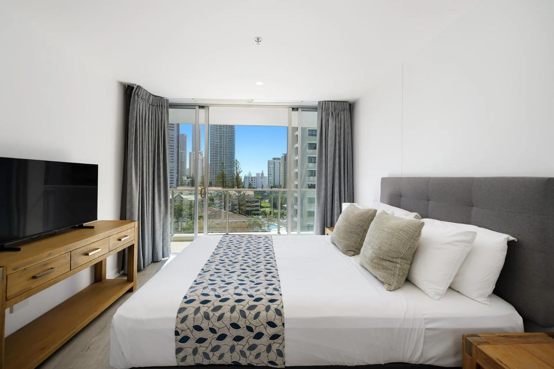 Bed in Artique Surfers Paradise - Official