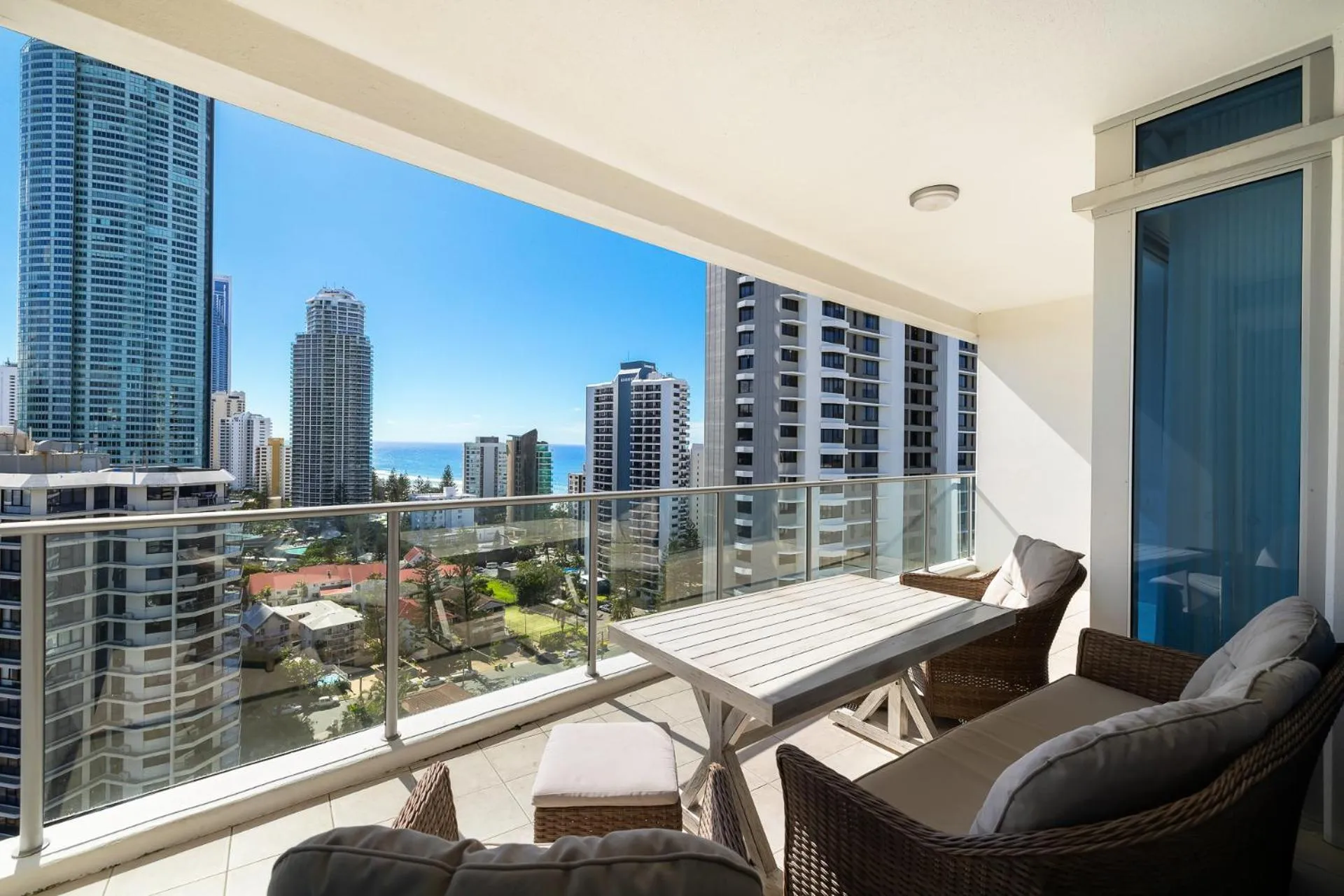 Artique Surfers Paradise - Official