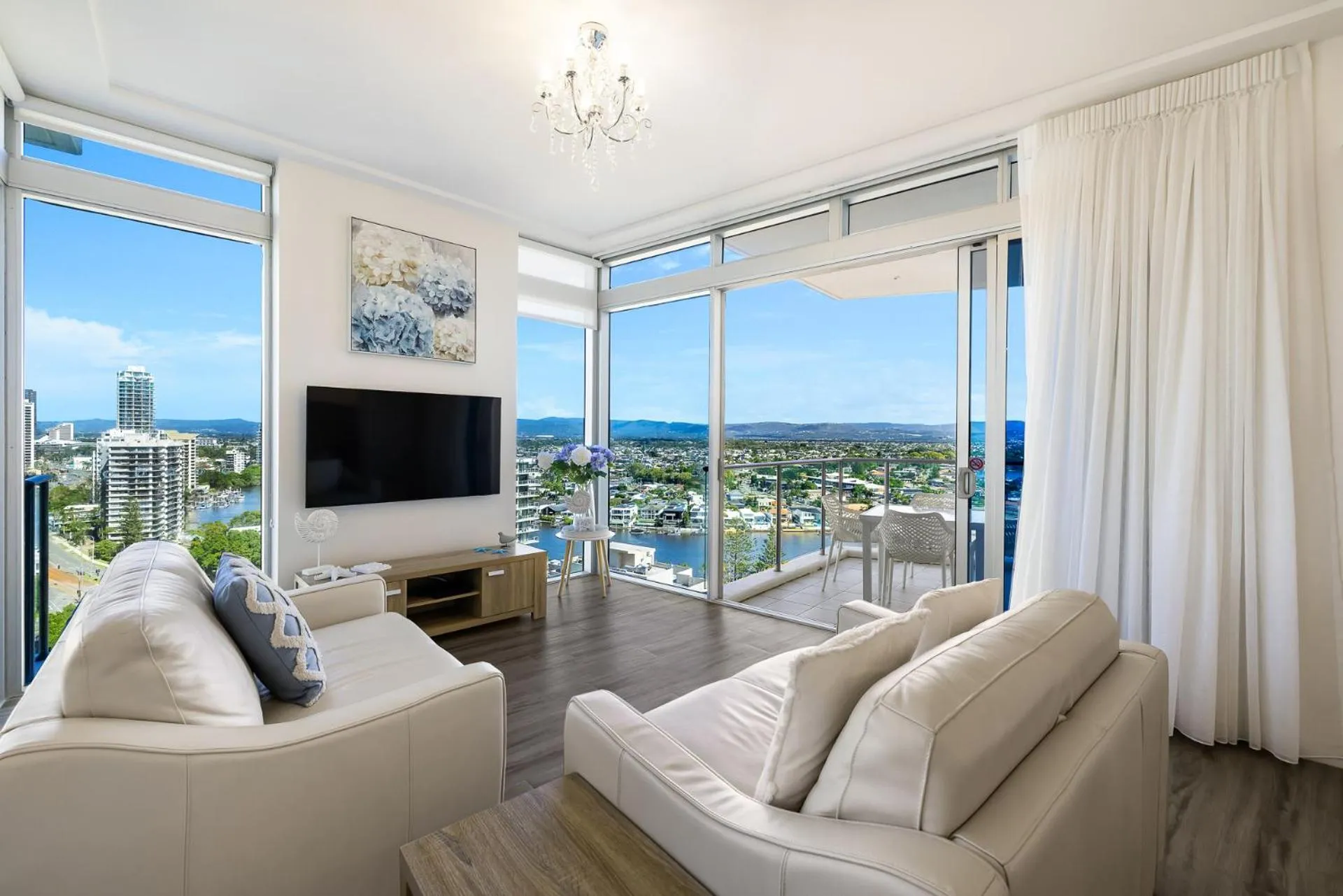 Artique Surfers Paradise - Official