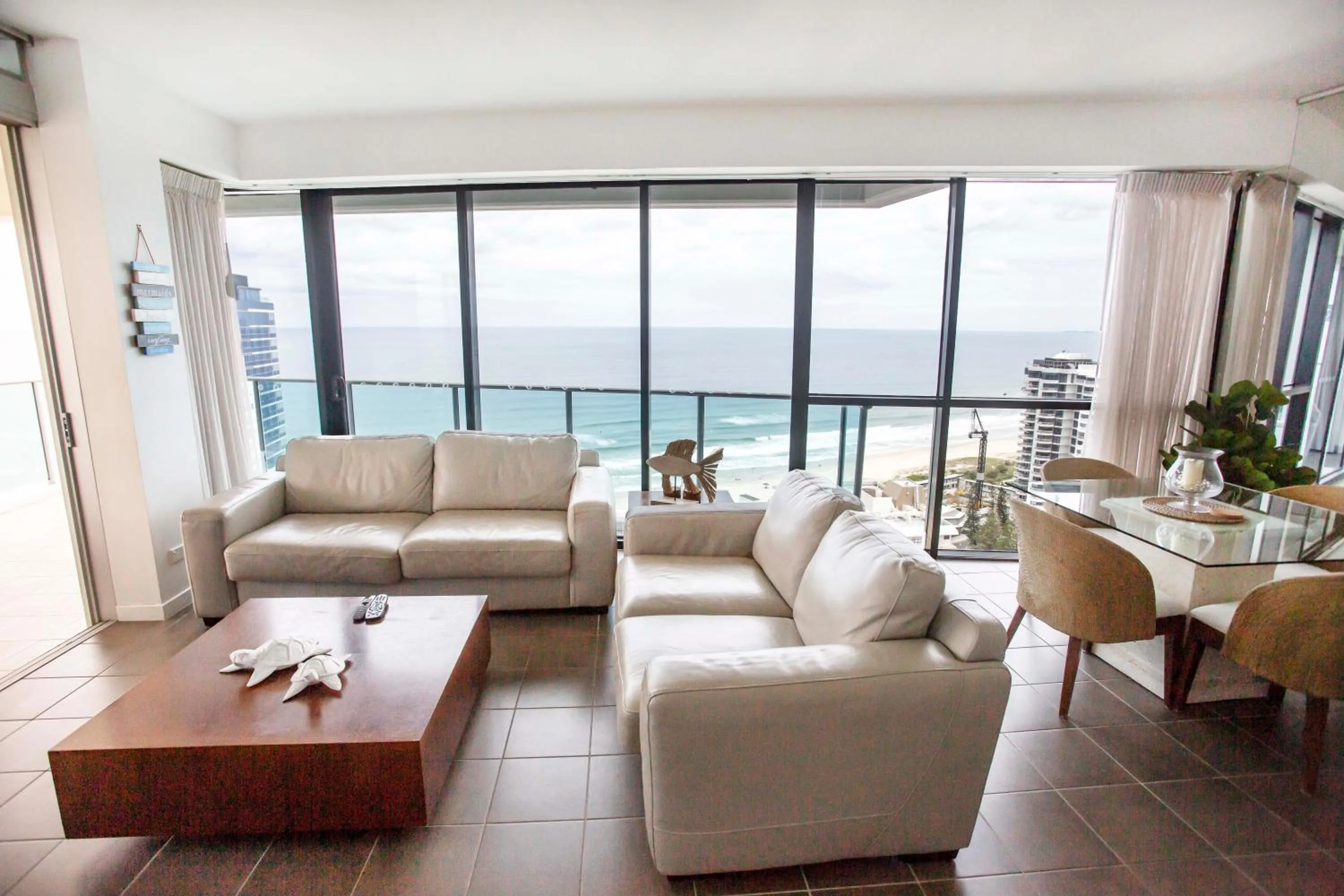 Bird's eye view in Artique Surfers Paradise - Official