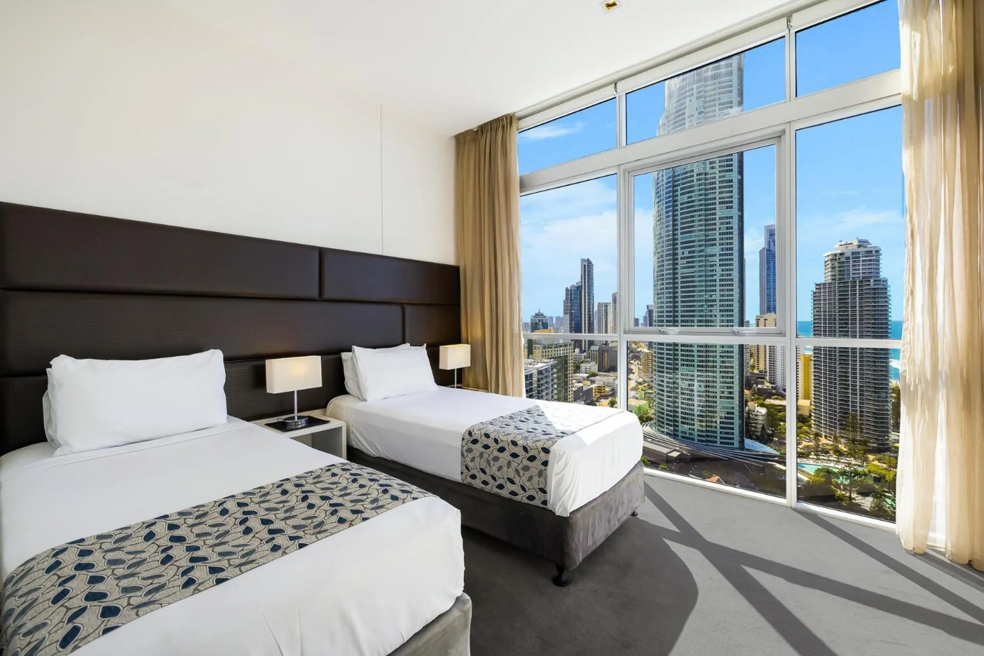 Bed in Artique Surfers Paradise - Official