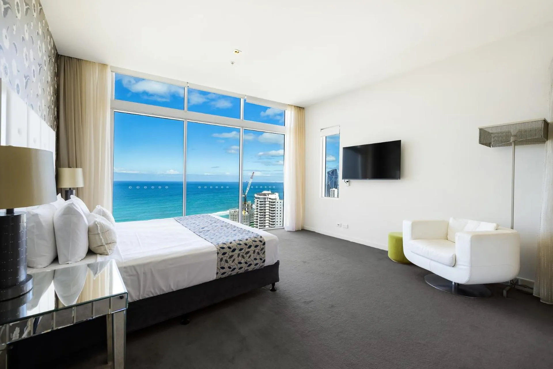 Bed in Artique Surfers Paradise - Official