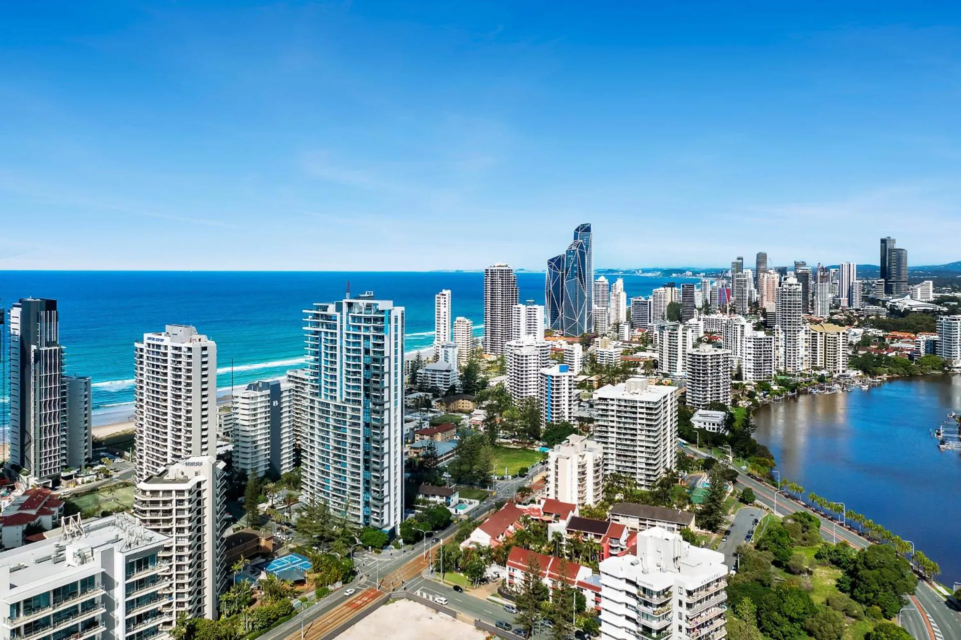 Artique Surfers Paradise - Official
