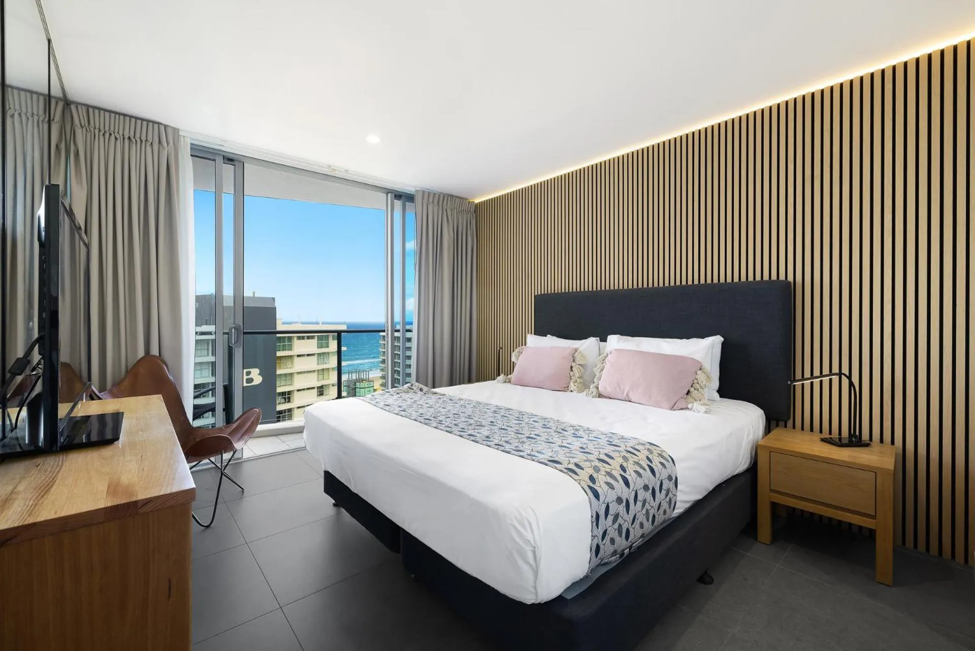 Bed in Artique Surfers Paradise - Official