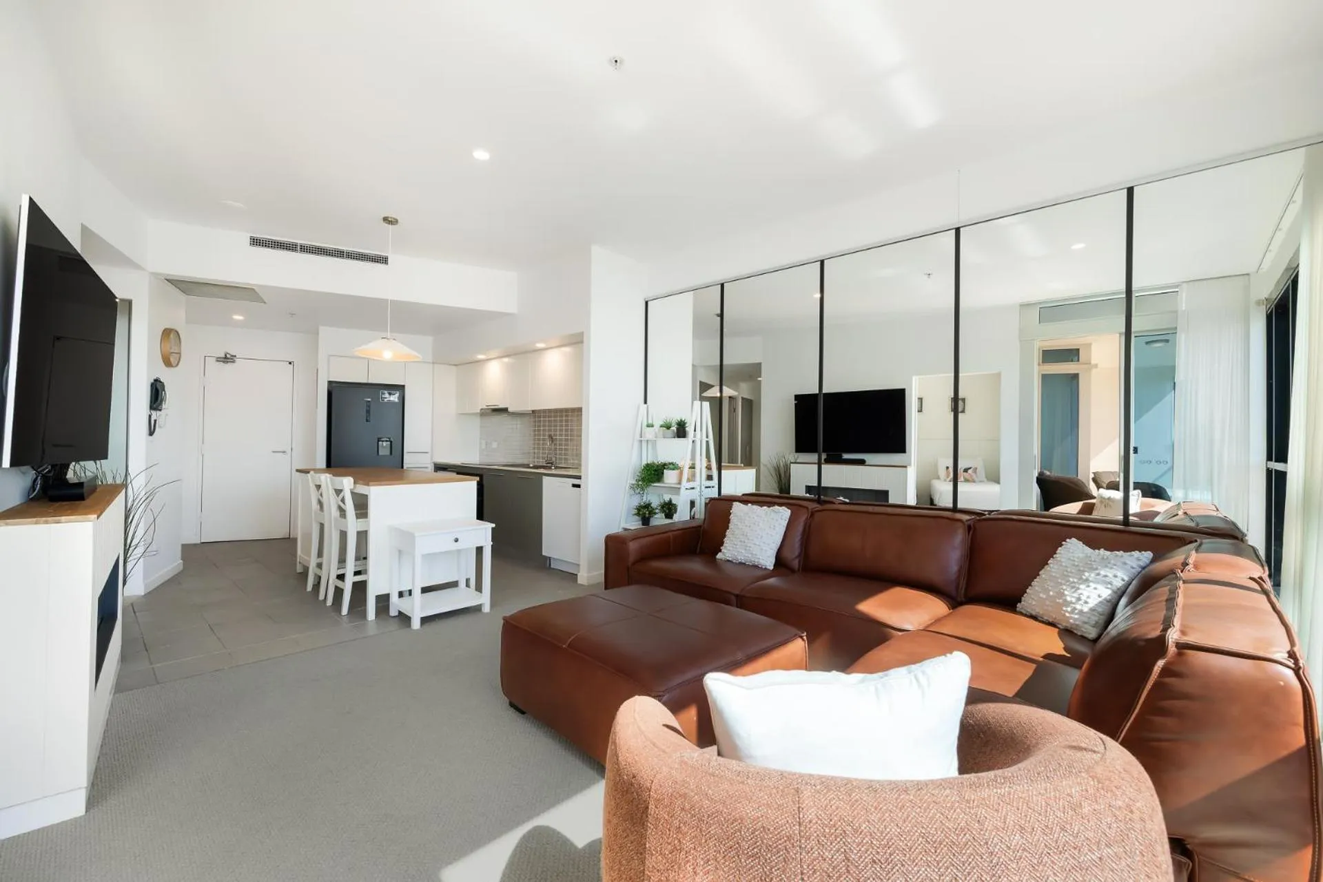 Artique Surfers Paradise - Official