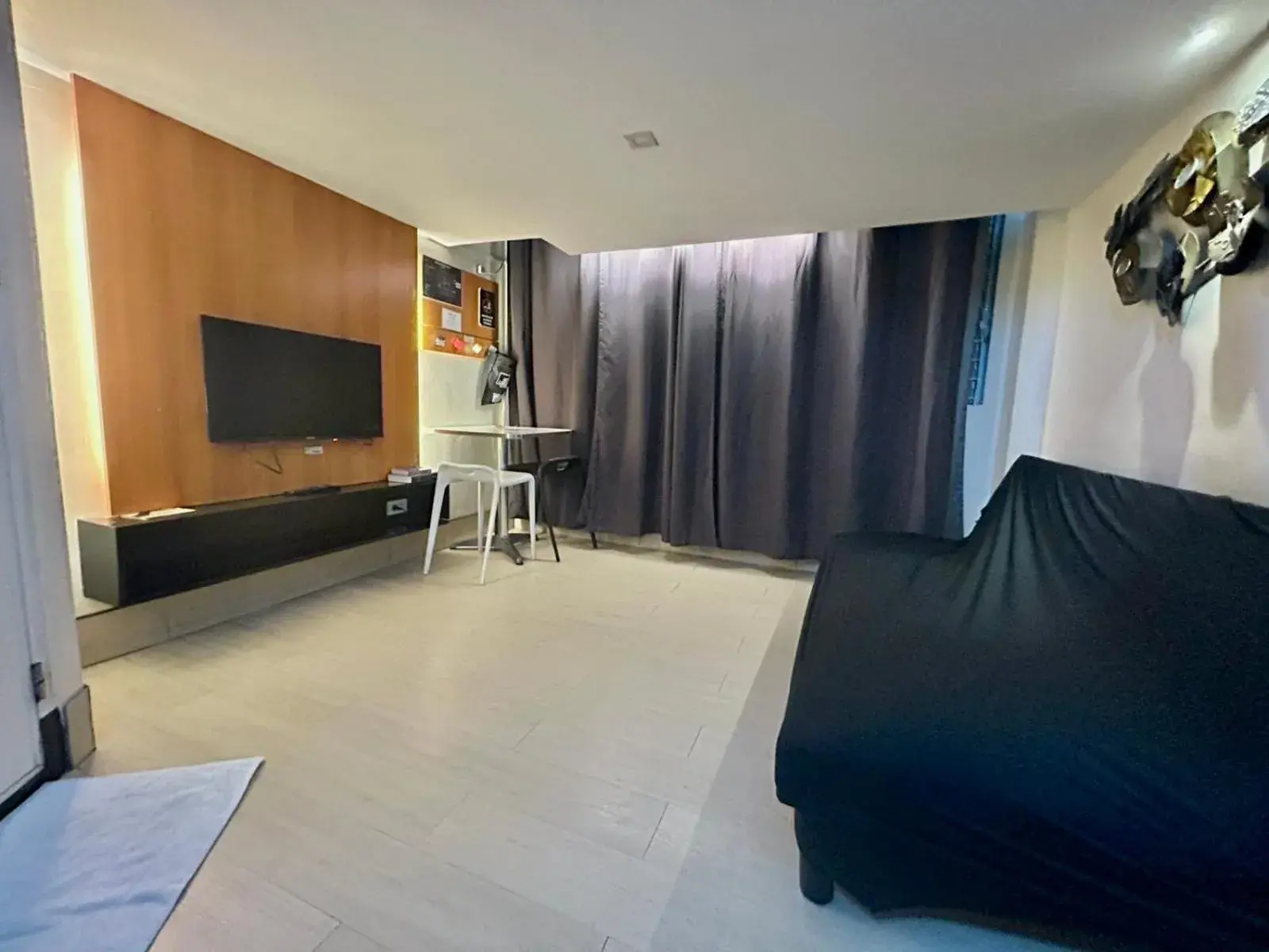 Bed in Selah Lofts Hotel Bed in Selah Lofts Hotel