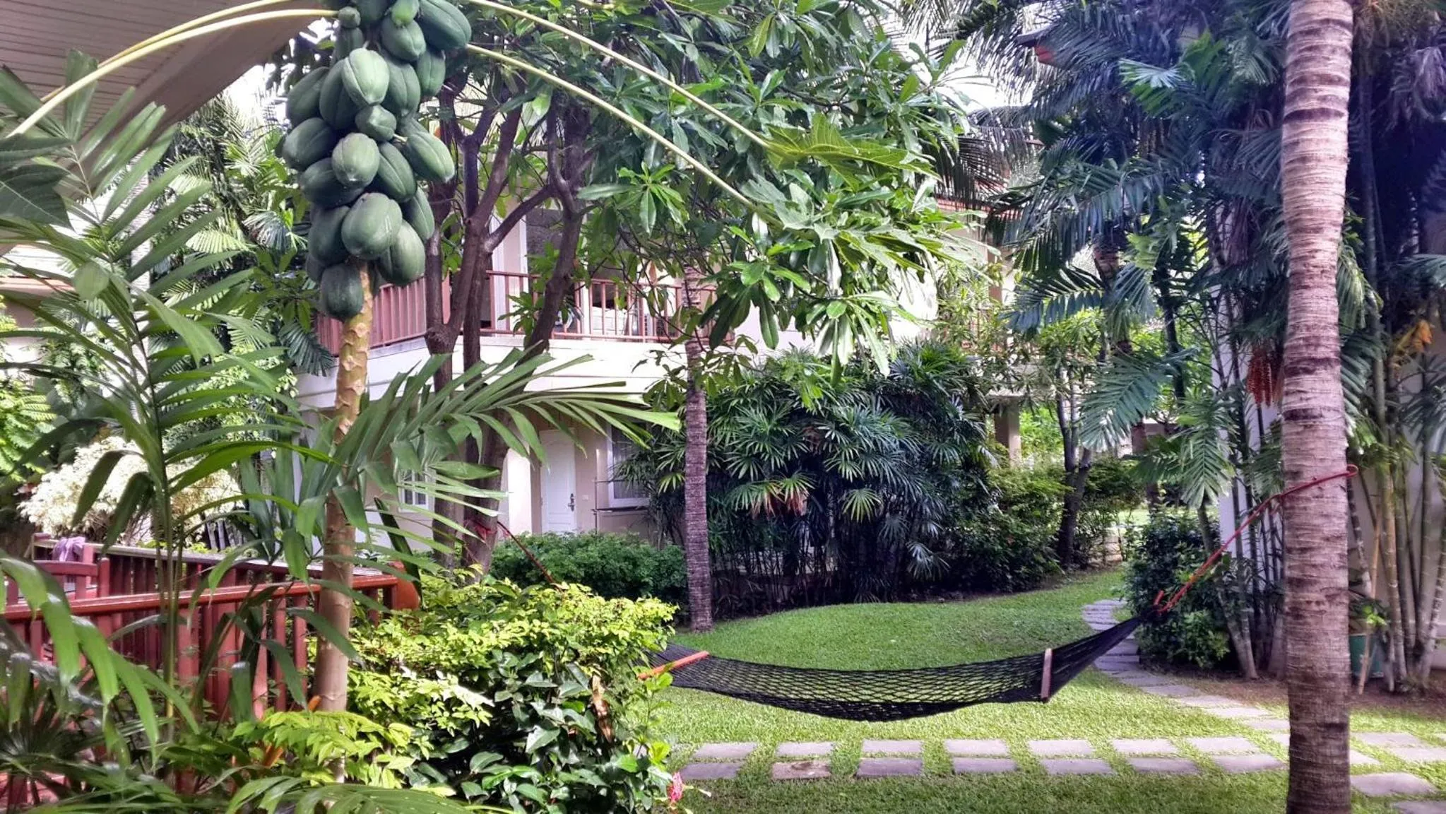 Garden in Baan Talay Samran 4 Bedrooms Villa with Beach and 3 pools
