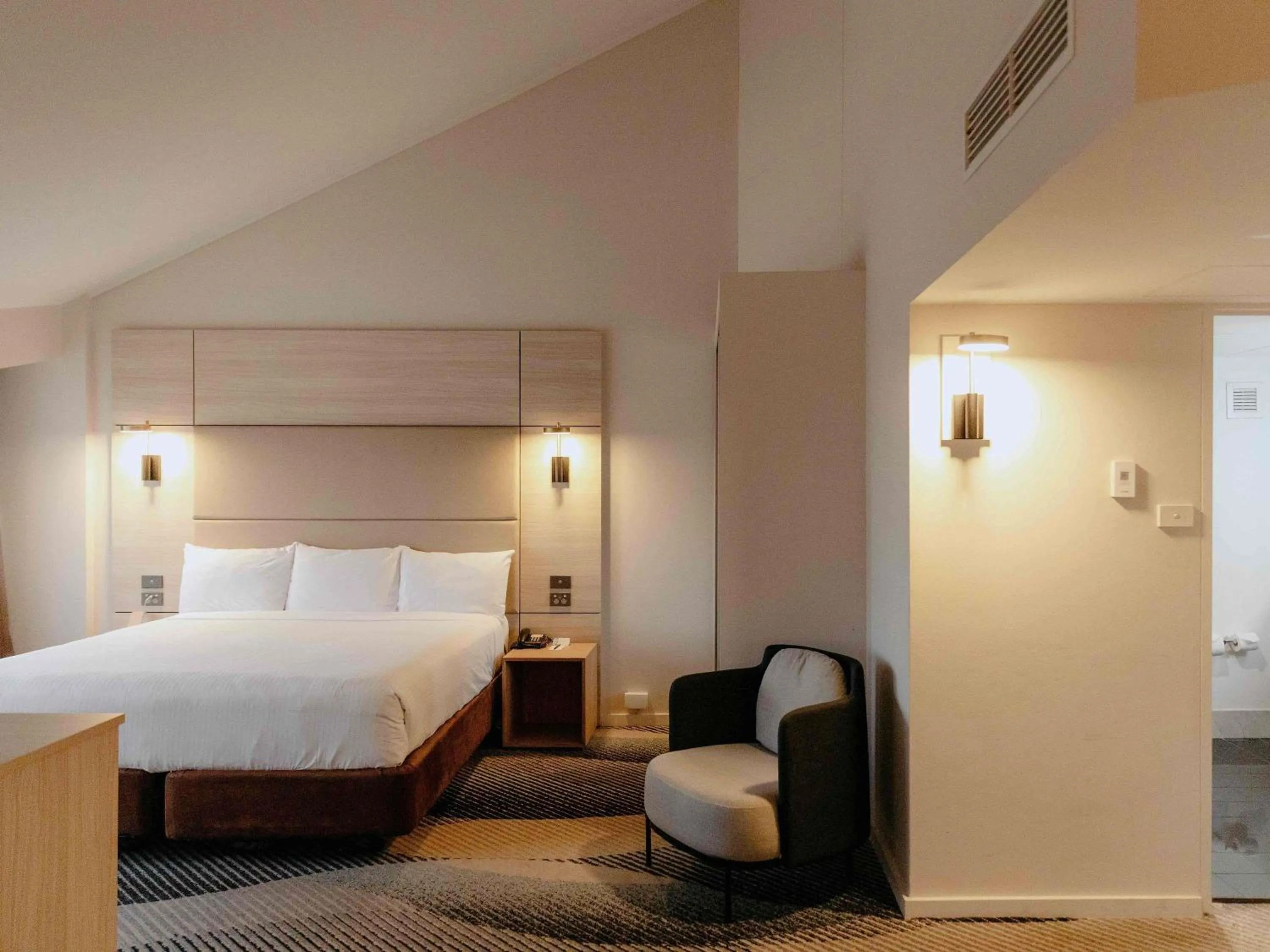 Bedroom, Bed in Novotel Sydney Parramatta